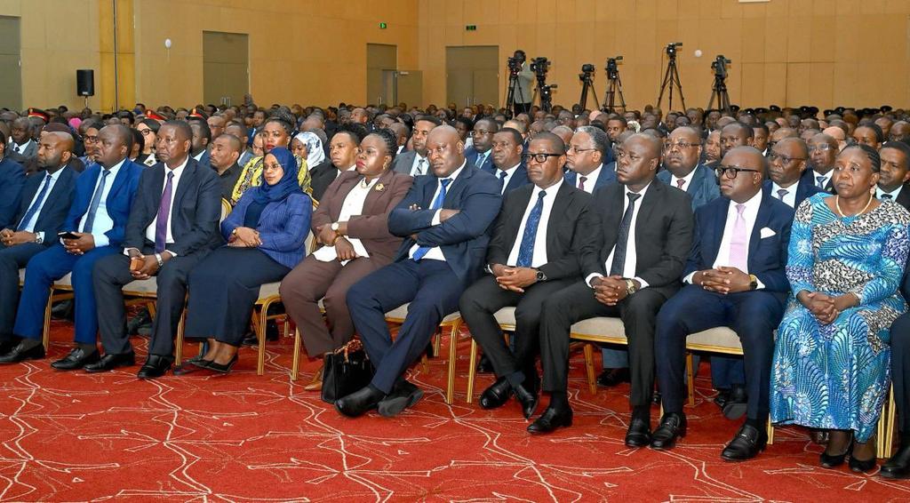 Eng_jubrin's tweet photo. Viongozi na wageni mbalimbali wakiwa kwenye hafla ya kupokea Gawio na Michango kutoka kwa Taasisi na Mashirika ya Umma, Ikulu Jijini Dar es Salaam,tarehe 30 Juni, 2026. https://t.co/qt15UM9JF8