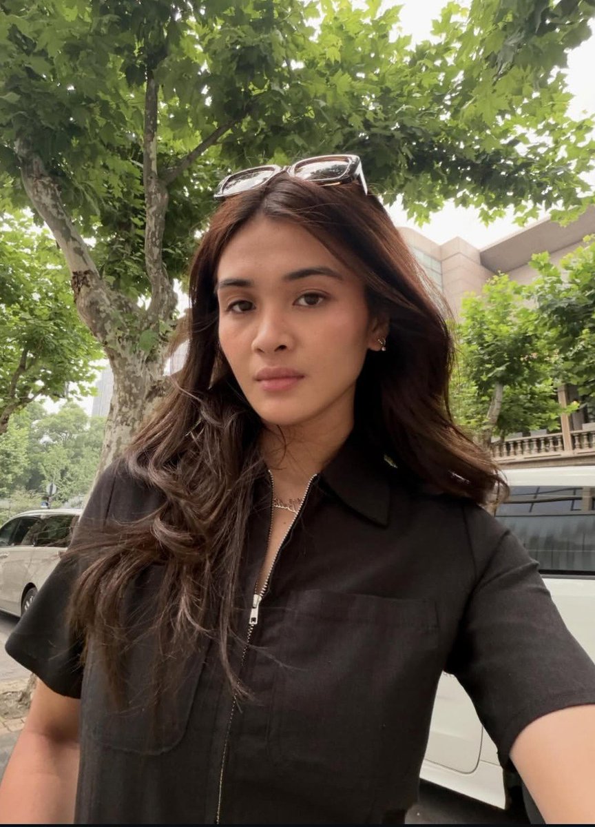 offcourtbd's tweet photo. #bellabelen: she's effortlessly stunning 💖✨️ https://t.co/LU60nnXYhj
