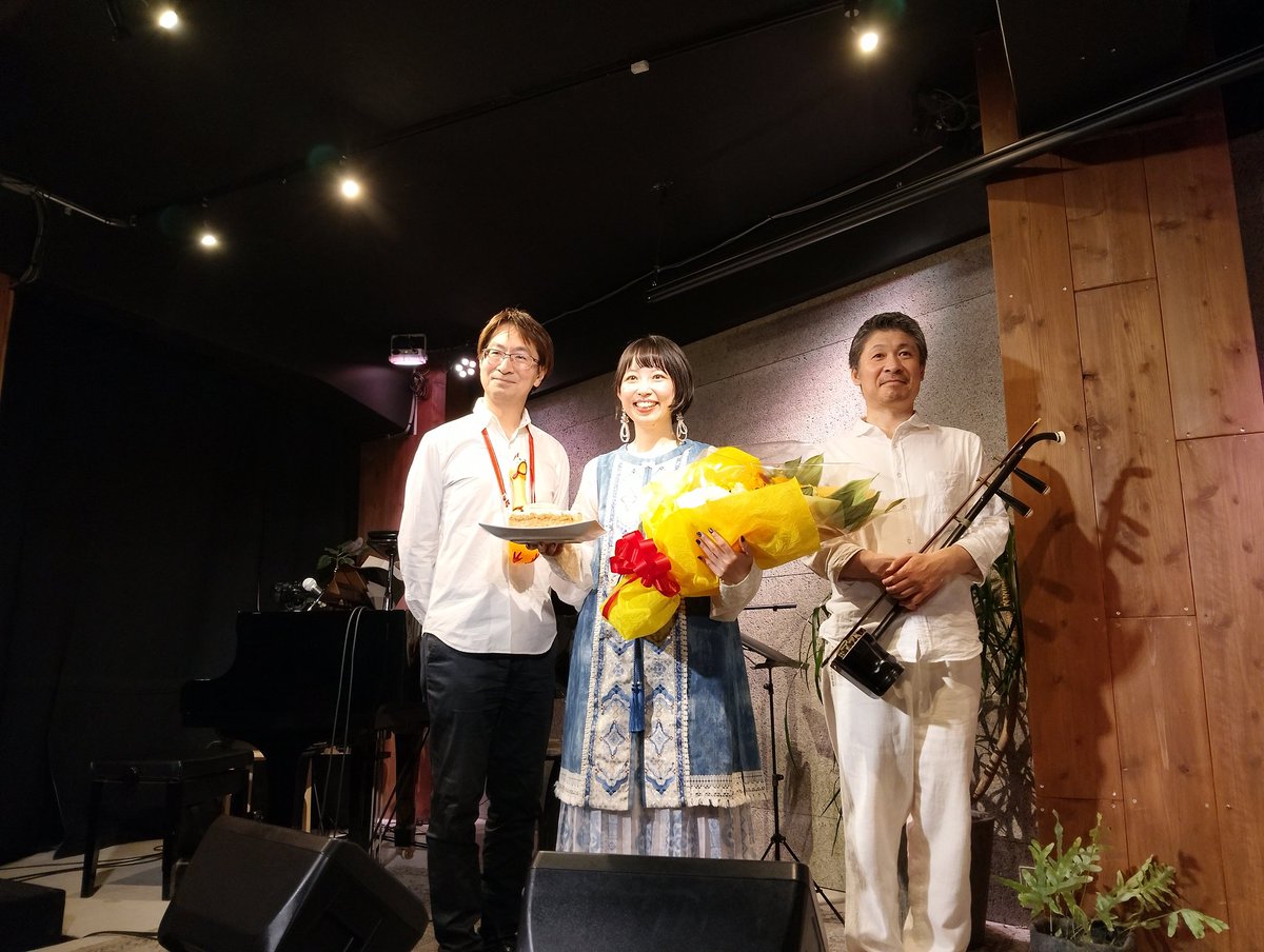 kimxkim0621's tweet photo. 昨夜は洸美さんのBDライブを堪能しました。
歌もご飯も最高でした。
配信アーカイブもあるので気になった方はご視聴して投げ銭よろしくお願いします🙇
明日は名古屋会場!
楽しみです😄
#洸美
#TGHOML
#sunsetBlue
https://t.co/jn04U1AM8l https://t.co/VklhpjIGHm
