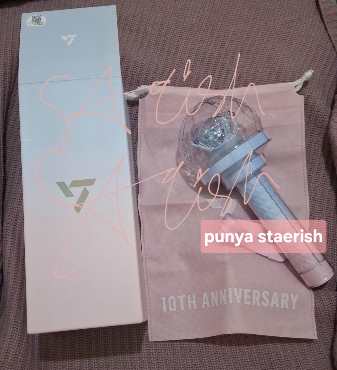 staerish's tweet photo. WTS Caratbong Lightstick Seventeen 10 th anniversary

700k 🍀 (inc. biaya packing)

Belum pernah dipakai ataupun dipajang 🫶🏻

Bisa shopee atau mau cod sekitar uny, ugm, pakuwon ya 🫰🏻

wts lightstick caratbong seventeen svt wtb https://t.co/NXDimksQIm