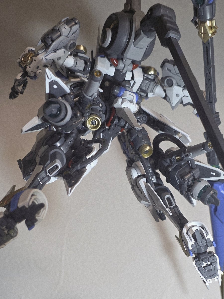 tikasitu's tweet photo. 核誠治造の機神 コラーダ。とりあえず本体まで。
バックビューのメカメカしさがえっち過ぎる・・・
#コトブキヤ https://t.co/OnQt4SDlGD