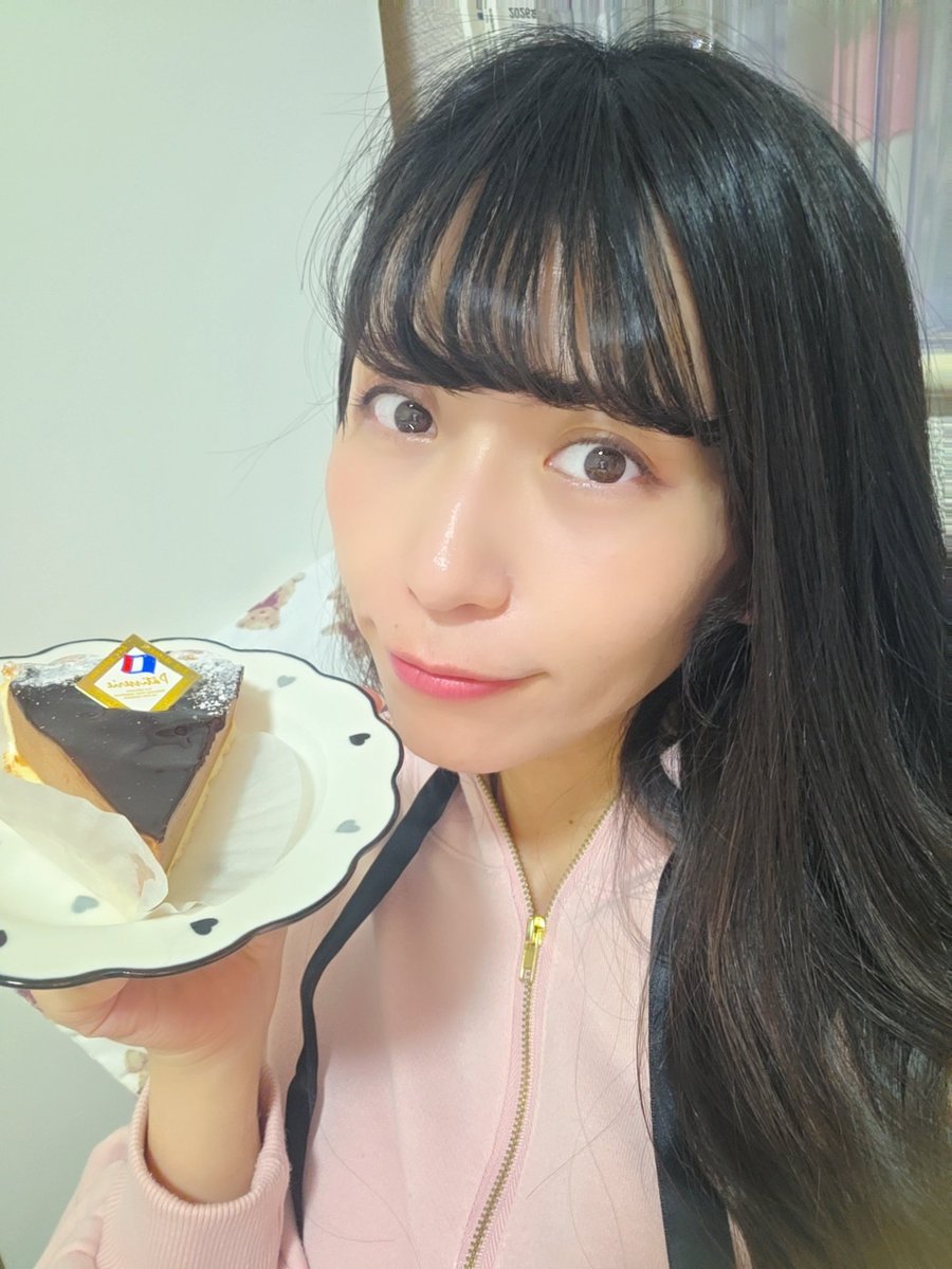 yun__ami's tweet photo. ゆんさんじゅうろくさいです！
今年もレベルアップしました✨
Happy Birthday ゆん😘 https://t.co/yZgEB1DwE9