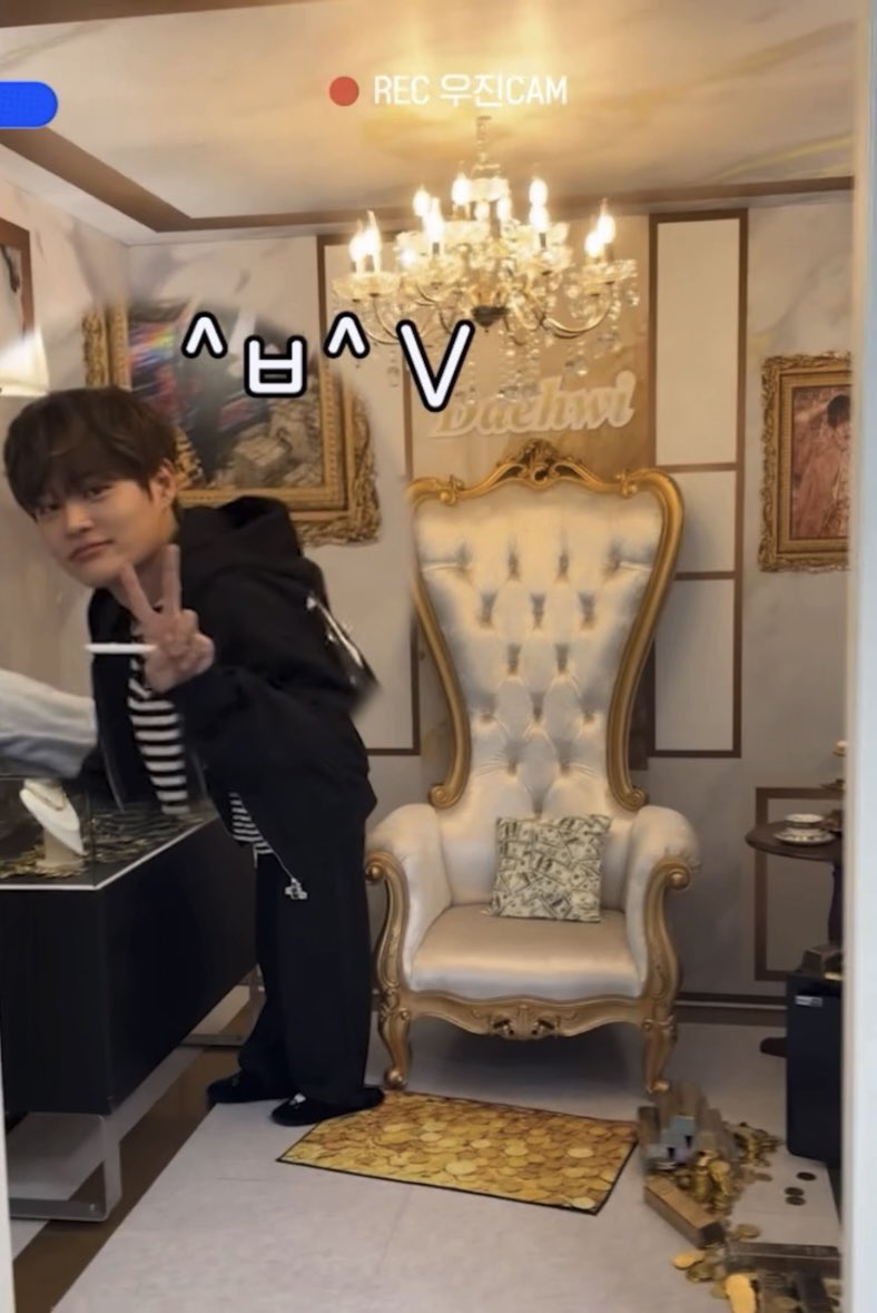 oo2oo90's tweet photo. 투표하다 찍힌 어정쩡바부보이 ^ㅂ^✌🏻 https://t.co/FYRUWJ4gWF