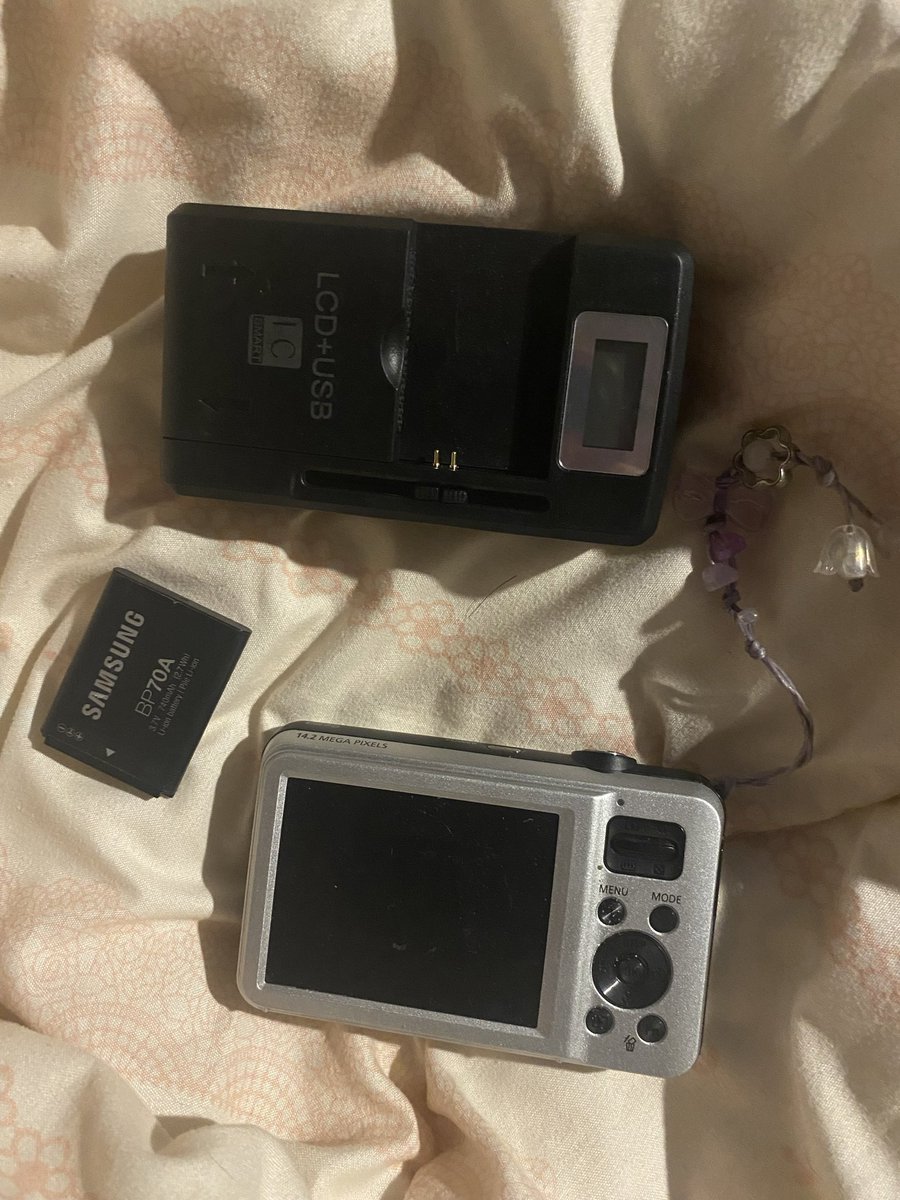 DiamondLeg62362's tweet photo. Samsung es75  รุ่นฮิต โทนสวย แฟลชแรง ซูมได้  เต็มระบบ🍡

1,690 รวมส่ง

ตำหนิ : จอย่น���ม่ส่งผลกับรูป

สิ่งที่ได้รับ🧸 กล้อง แบต สายคล้อง ที่ชาร์จ

นัดรับ : เชียงใหม่

#กล้องดิจิตอล #กล้องมือสอง
#กล้องดิจิตอลมือสอง https://t.co/T0D9e4AKPO
