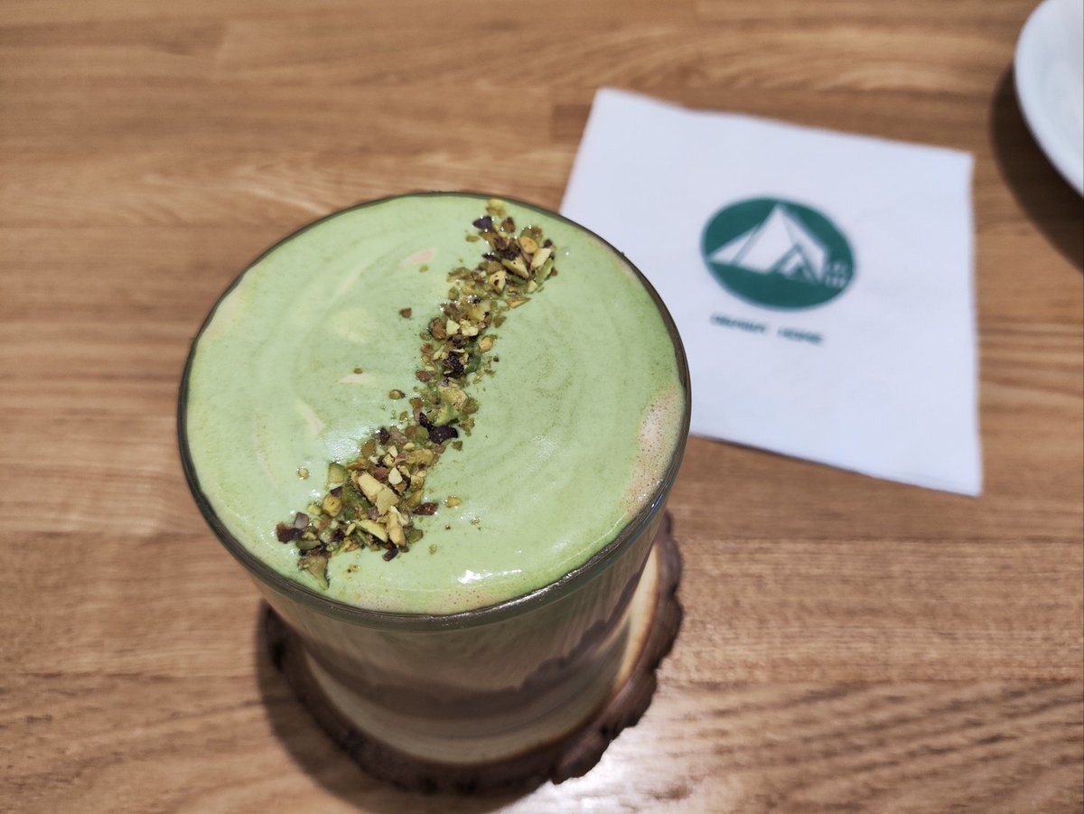 115happiness's tweet photo. Sunny afternoon matcha latte with a buttery croissant—this is the small win I needed today.， https://t.co/sagr8UCno7