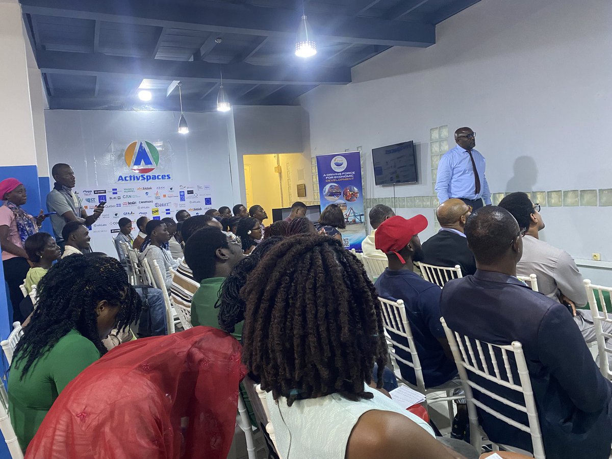 alida_eboo's tweet photo. 🏗️ La Box est officiellement lancée ! Cet espace d’innovation, mis en place 2 acteurs, accueillera développeurs, startups et innovateurs désireux de concevoir les solutions portuaires de demain à partir de données ouvertes.
#LaboxByPAK #LaBoxKribi #DigitalPortCM #InnovateWithPAK https://t.co/A0aN1J0aCL