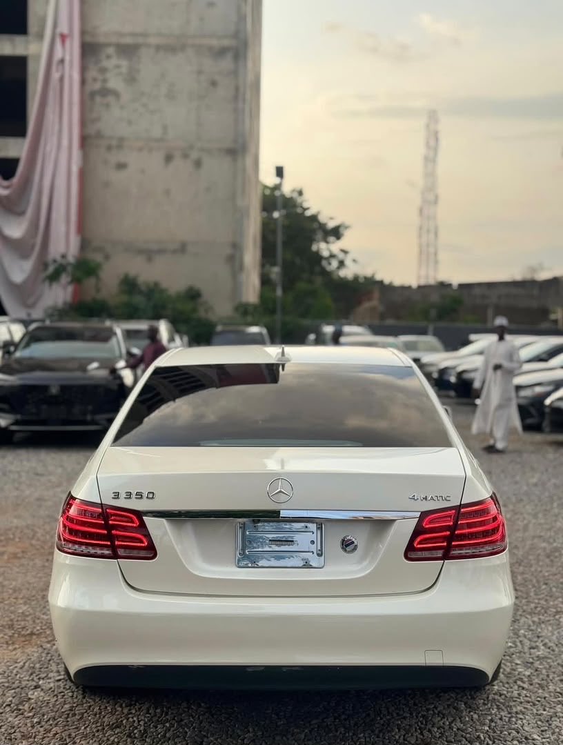 Born_To_Rule365's tweet photo. Vehicle: Mercedes-Benz E350 4Matic
• Model: 2014
• Condition: Direct Belgium (Tokunbo)
• Color: Elegant White Exterior
• Drive Type: 4Matic (All-Wheel Drive for maximum road grip)
• Location: Abuja .
• Price: ₦20,000,000 https://t.co/r4flcZeTMo