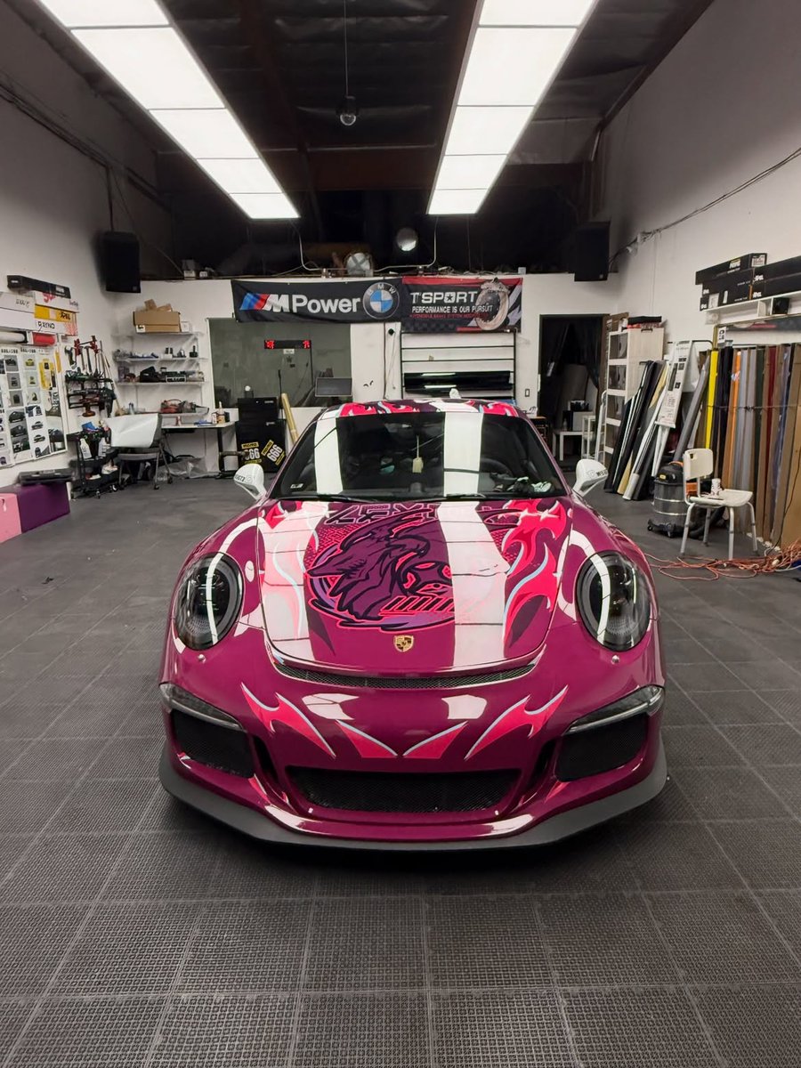 DailyShinkuNTE's tweet photo. Holy shit, someone painted their 911
https://t.co/IxSK5EnYPK https://t.co/2u170vZ8ML