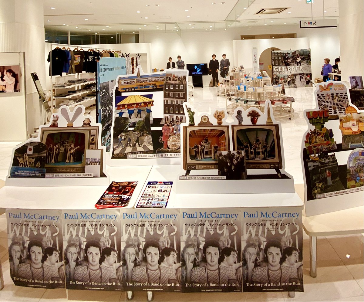 ToshiMammoth's tweet photo. The Beatles公式グッズの販売されてた☺️✨来日60周年のグレーの武道館tシャツ買っちゃった😉✨ https://t.co/NoraA4KQmY