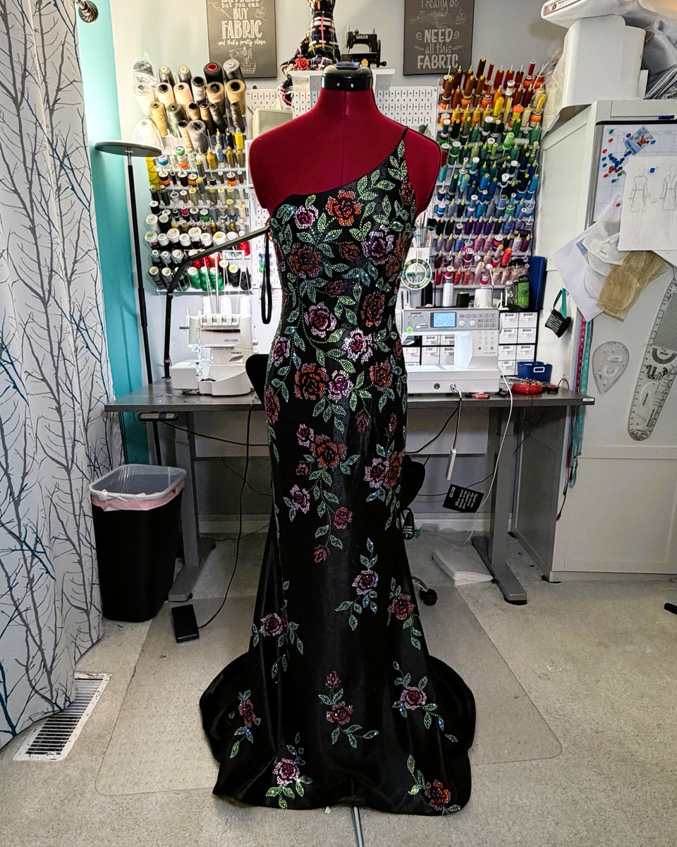 S_RockCustom's tweet photo. Prom season is here, and your dress deserves a fit that feels just as special as the night itself. π€
#promalterations #promdress #formalwear #dressalterations #customfit #perfectfit #prom2026 #bookearly #tailoring #phillyprom #buckscountyprom #norushorders https://t.co/DZwKmOALVB
