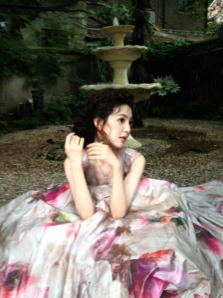 Oxhyul's tweet photo. 𝒍ike a page lifted from a fairytale, wrapped in petals, soft whispers, and a little bit of magic. 🌸🦢✨ every little detail felt unreal, from the blooming dress to the quiet garden behind me. 💗🍃 some moments aren't meant to be rushed— https://t.co/QkMa5UMeQ4