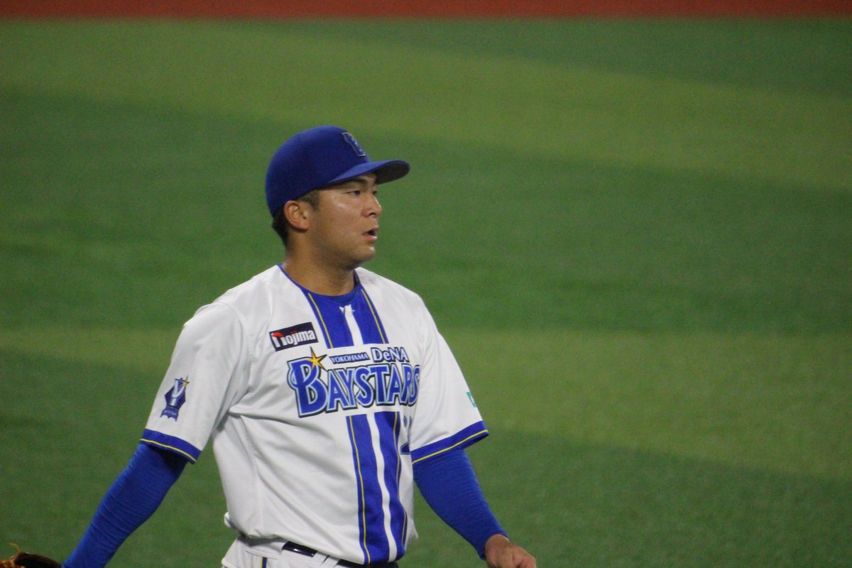mx_ue2's tweet photo. 6月28日 vs 讀賣　③台風一過ならず☔模様。
席からかっちゃんは近かった💙。守備に向かうときに桑のように全力走🏃。いいね。りゅーきは井上投手がうまくキャッチできなかったので内野安打だけ。当たりは良くなかったなぁ。
#度会隆輝
#勝又温史
#ベイスターズ
#baystars https://t.co/11EQad3kTX