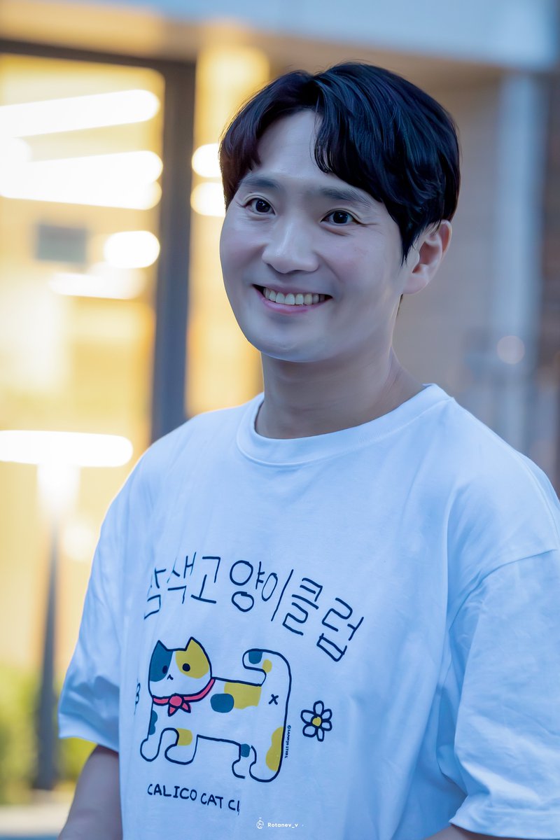 Rotanev_v's tweet photo. 260628 뮤지컬 브라더스 까라마조프 퇴근길

#김대현 배우님 https://t.co/WGkW6lqyLA