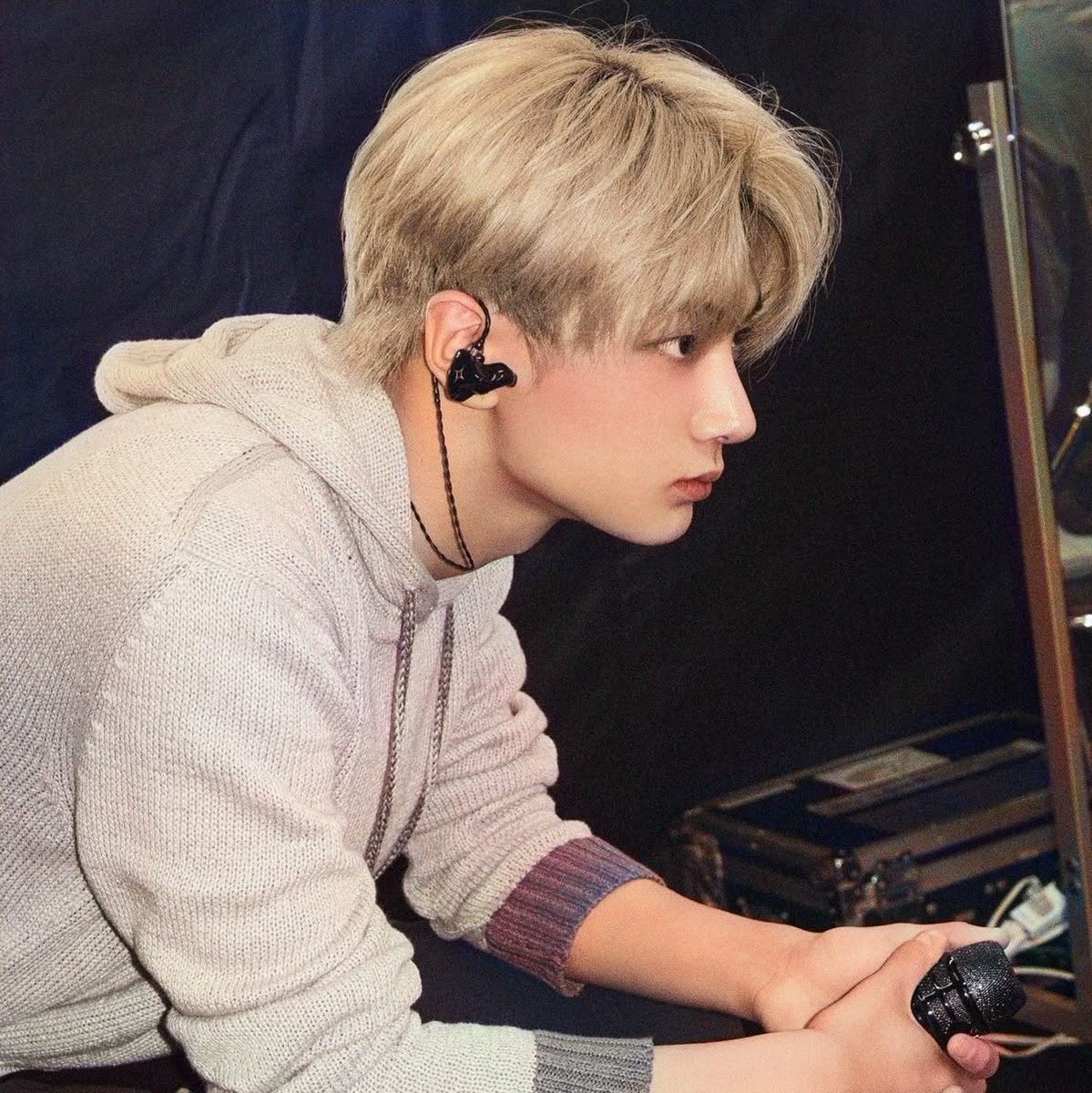 jayjong0420's tweet photo. 왼쪽 오른쪽 느낌이 다르긴하다 표정때문인건가 https://t.co/hTxD3Pw8ux