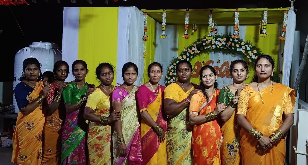 P90896Pergu's tweet photo. Evarni dengutharo kasiga valani zoom CHESI comments lo post cheyandi and ela dengutharu ndhuku dengutharu ?? https://t.co/2SA12yt0bk