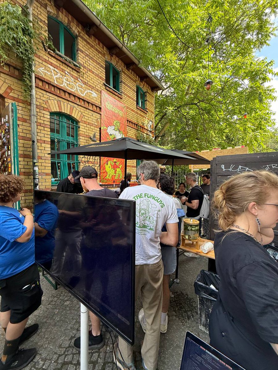 developer_dao's tweet photo. Missed out on the @joinwebzero x Developer DAO event in Berlin?

Here's a photo dump to help fuel your FOMO to join us IRL next time 😎 https://t.co/mTfAzS42u5