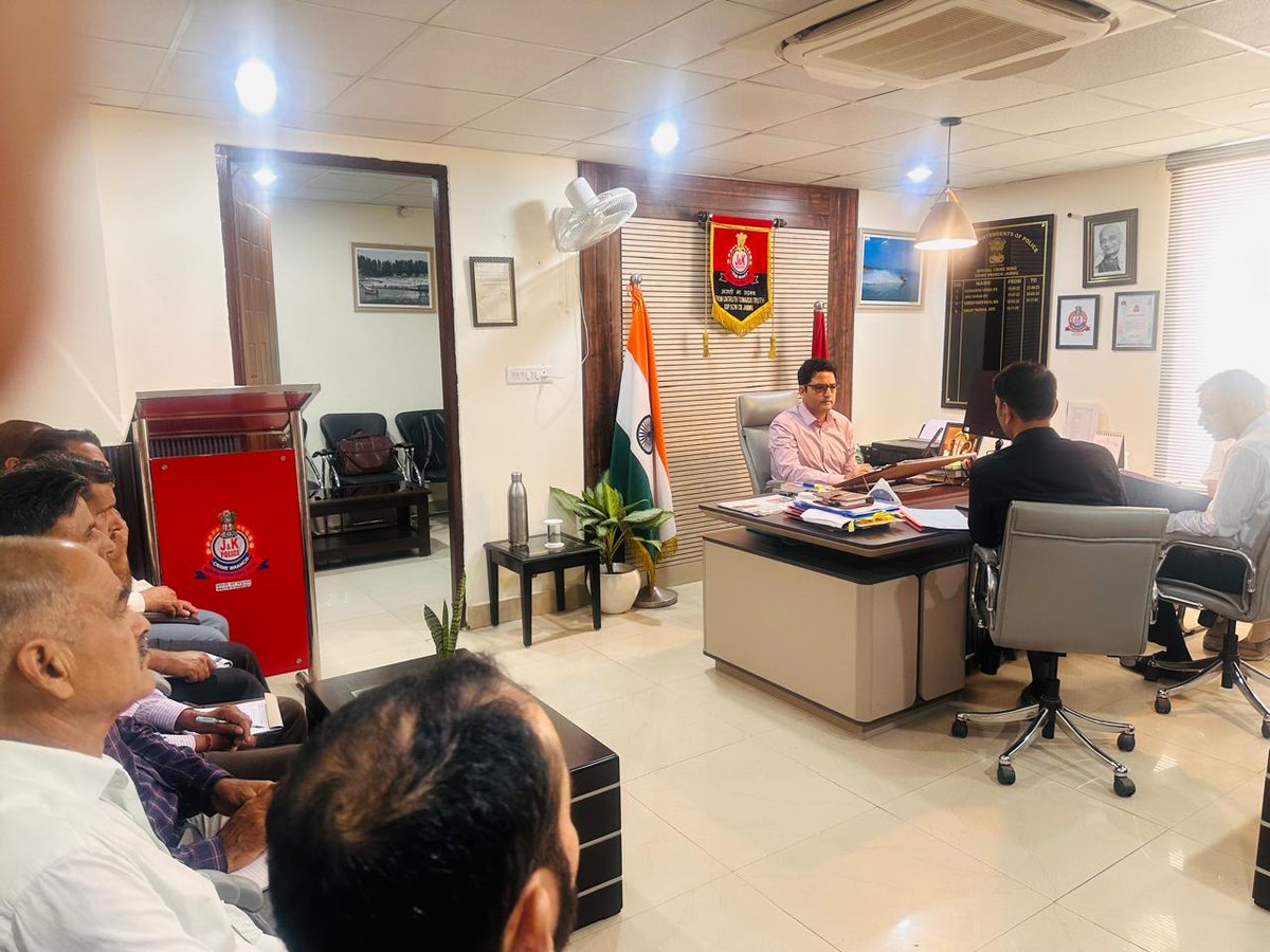 crime28933's tweet photo. A weekly training session was held at SCW, Jammu on 30-06-2026 under the DGsP/IGsP Conference–2025 recommendations. Focus areas included CCTNS online transition, New Criminal Laws, professional investigation, transparency, and timely disposal of pending cases.  #SCWJammu https://t.co/sOg1B7kNLF