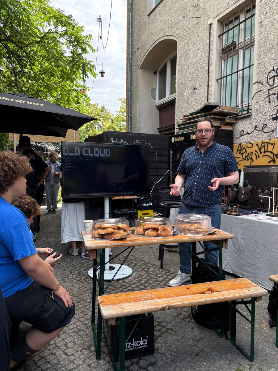 developer_dao's tweet photo. Missed out on the @joinwebzero x Developer DAO event in Berlin?

Here's a photo dump to help fuel your FOMO to join us IRL next time 😎 https://t.co/mTfAzS42u5