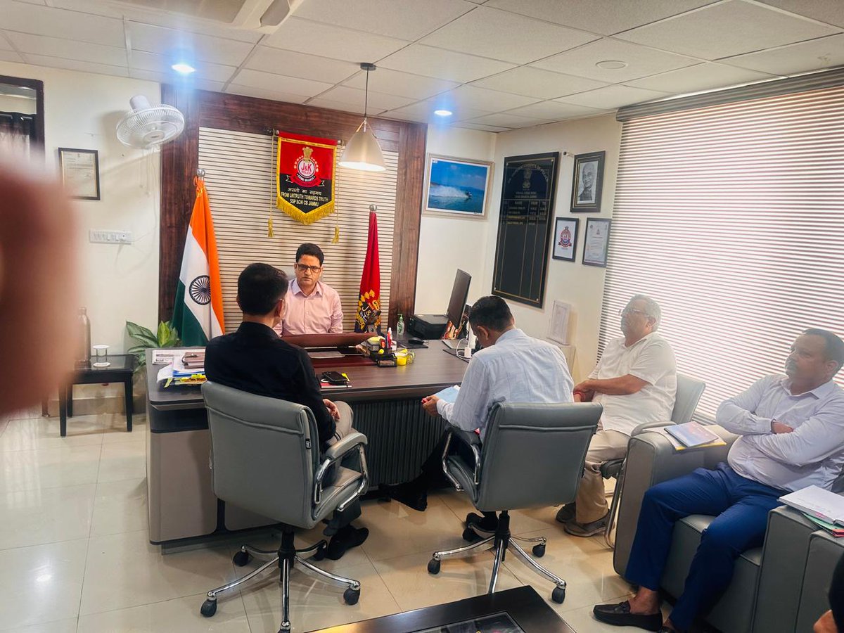 crime28933's tweet photo. A weekly training session was held at SCW, Jammu on 30-06-2026 under the DGsP/IGsP Conference–2025 recommendations. Focus areas included CCTNS online transition, New Criminal Laws, professional investigation, transparency, and timely disposal of pending cases.  #SCWJammu https://t.co/sOg1B7kNLF