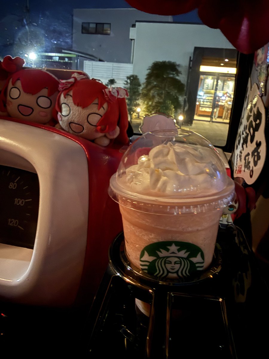 niko25coco's tweet photo. 2月の自分の誕生日に、アールさんから頂いたスタバのLINEギフト、ようやく今日使わせていただきました😆✨
スタバのようなオシャレなお店なんて、入った事なくて、なかなか2月から勇気が出ませんでしたが💦ついに、あこがれのフラペチーノを飲む事ができました✨✨✨
ありがとうございました🥰 https://t.co/lww9GYYeXQ
