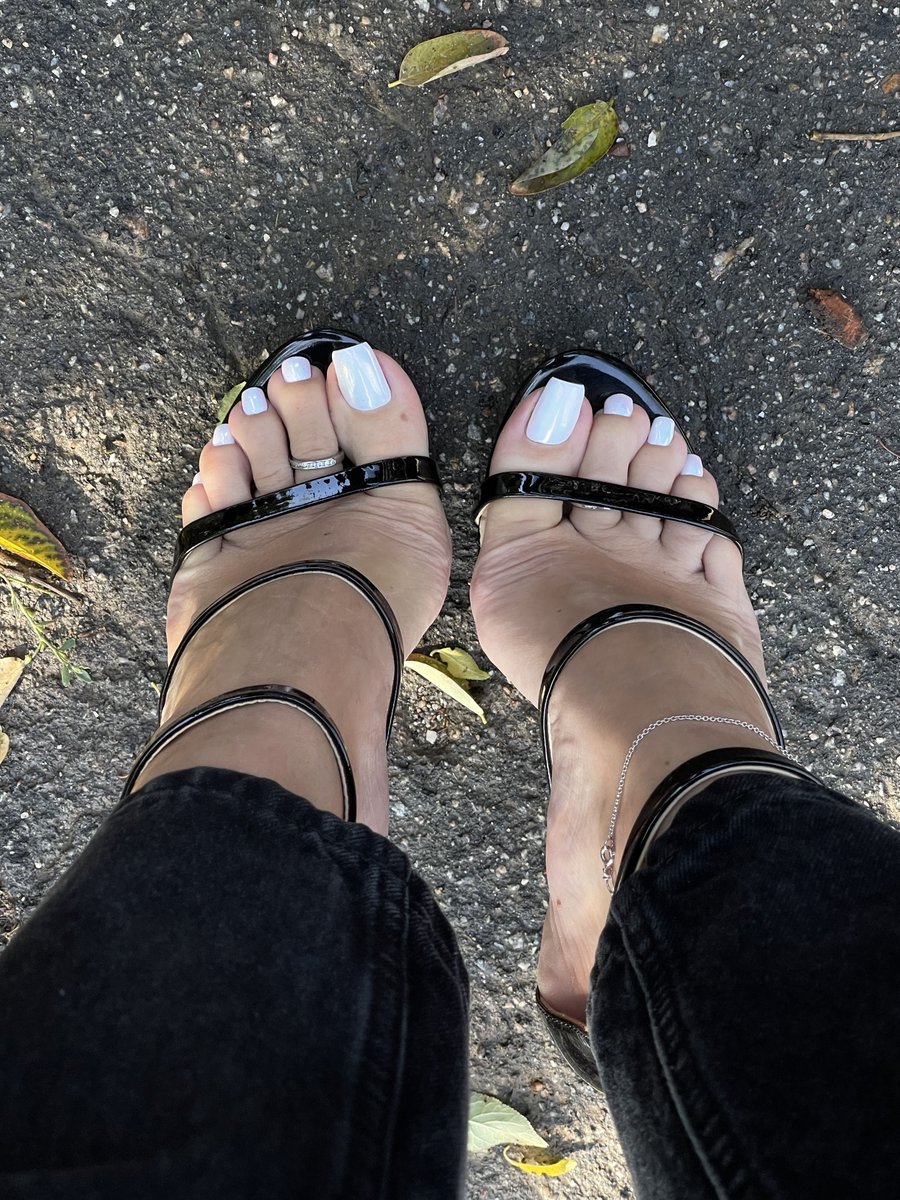 missheels0770's tweet photo. I love white pedi, you? https://t.co/e3UZn5yEYA