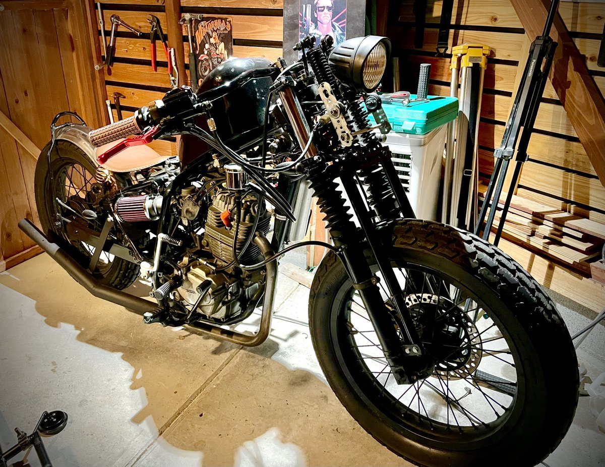 TadiyC's tweet photo. 設計図無しでその時の感覚で自作しているアメリカンなftr223にやっとピッタリ合う理想のハンドルが見つかったかもしれない👍

【自作アメリカンftr223に半自動溶接DIYで自分だけのハンドル作る❗️】
https://t.co/9j5B5FoxP3 https://t.co/5uhyPFIF7h