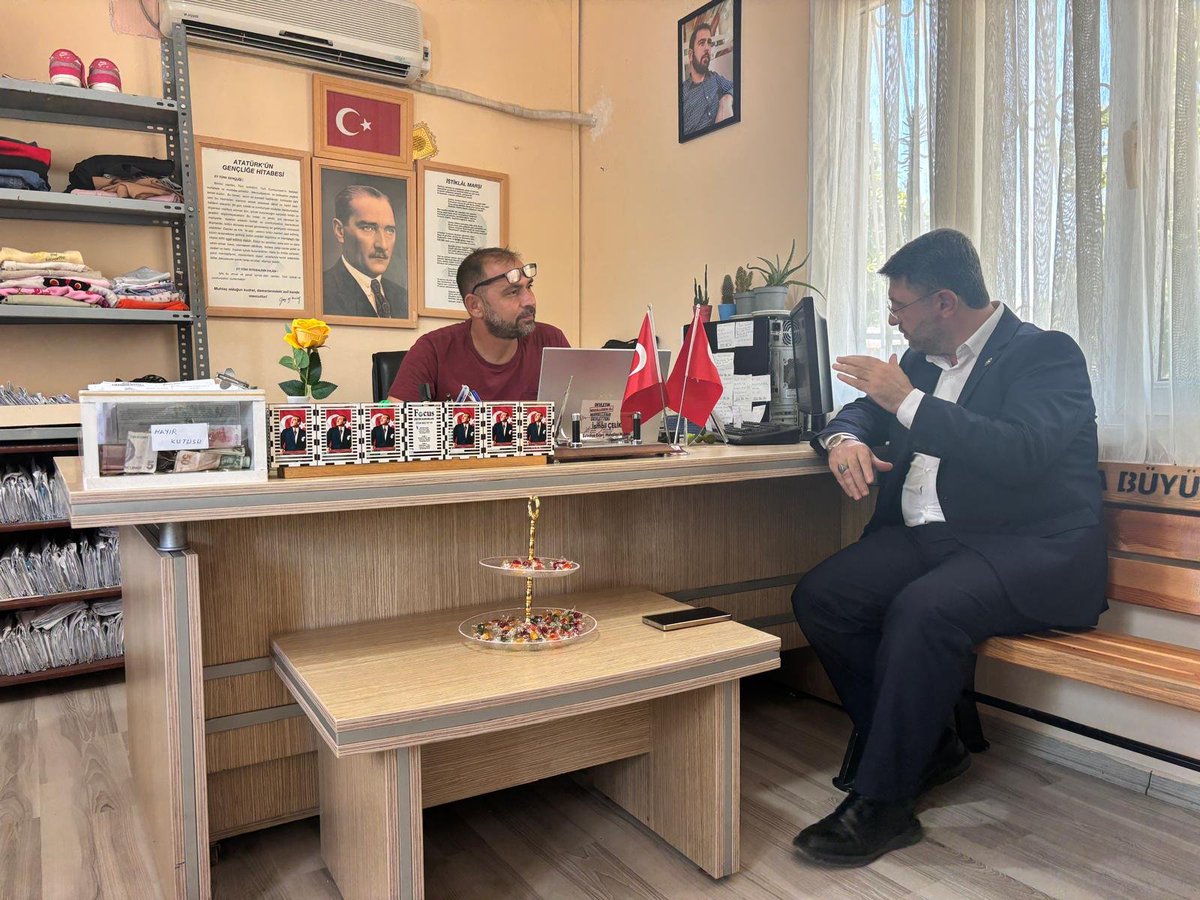 HudaParAdana's tweet photo. 📍 Çukurova

İl Başkanımız Sayın Fethullah Beyazçiçek ve İlçe Başkanımız Sayın Hüseyin Ayaydın ile birlikte Belediyeevleri Mahallesi Muhtarı Sayın İsmail Çelik'i ziyaret ettiler.

Mahallenin öncelikli ihtiyaçları, yerel yönetim hizmetleri ve vatandaşlarımızın talepleri üzerine kapsamlı değerlendirmelerde bulunuldu. 

Nazik ev sahipliği ve kıymetli görüşleri için Sayın Muhtarımıza teşekkür ediyor, görevinde başarılar diliyoruz.
#HÜDAPAR #Adana #Çukurova