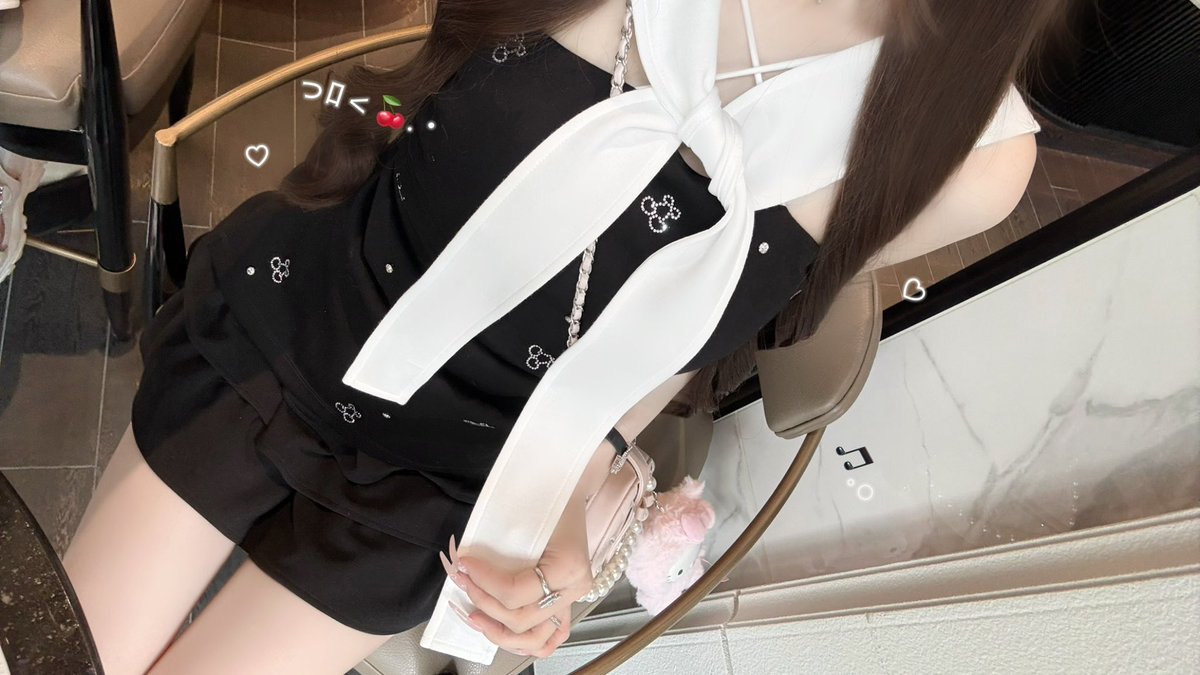 LumignonN's tweet photo. きらきらなお洋服盛れるの確定なのでだいすき✌🏻⭐️
後ろ姿のLumignonロゴ良すぎて供給過多⸍›̥̥̥ ᜊ ‹̥̥̥ ⸌🎀⟡꙳ https://t.co/eMtwFPlbsN