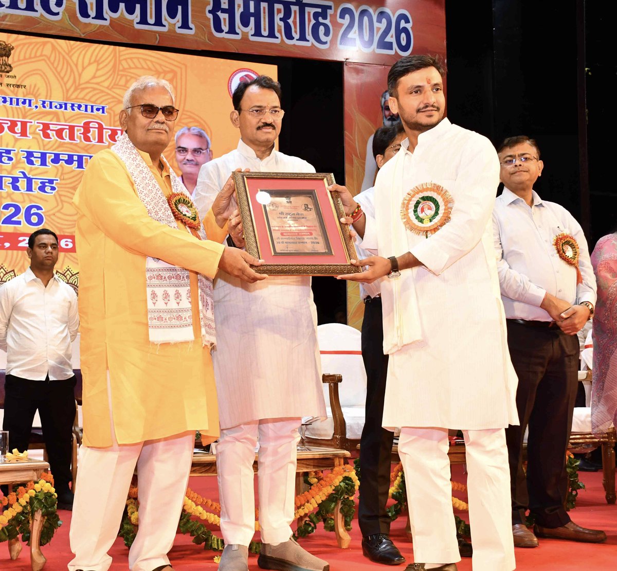 Rahul_legha_sog's tweet photo. राजस्थान सरकार, शिक्षा विभाग द्वारा आयोजित 30वें भामाशाह सम्मान–2026 के अंतर्गत शिक्षा एवं समाजहित में योगदान के लिए "भामाशाह सम्मान" से सम्मानित किया जाना मेरे लिए अत्यंत गौरव एवं प्रेरणा का विषय है..

इस सम्मान के लिए राजस्थान सरकार, हृदय से आभार व्यक्त करता हूँ... https://t.co/jI3ElcRMxc