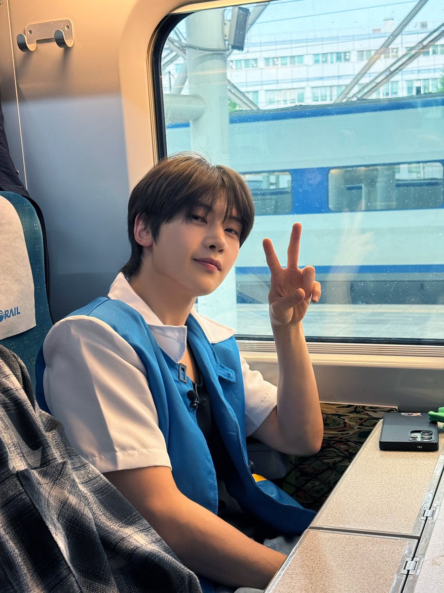 checkiam_'s tweet photo. 260630 제로베이스원 인스타그램 #석매튜

기차에서 잘 준비 완료.. 😴 https://t.co/wuzExwP8bq