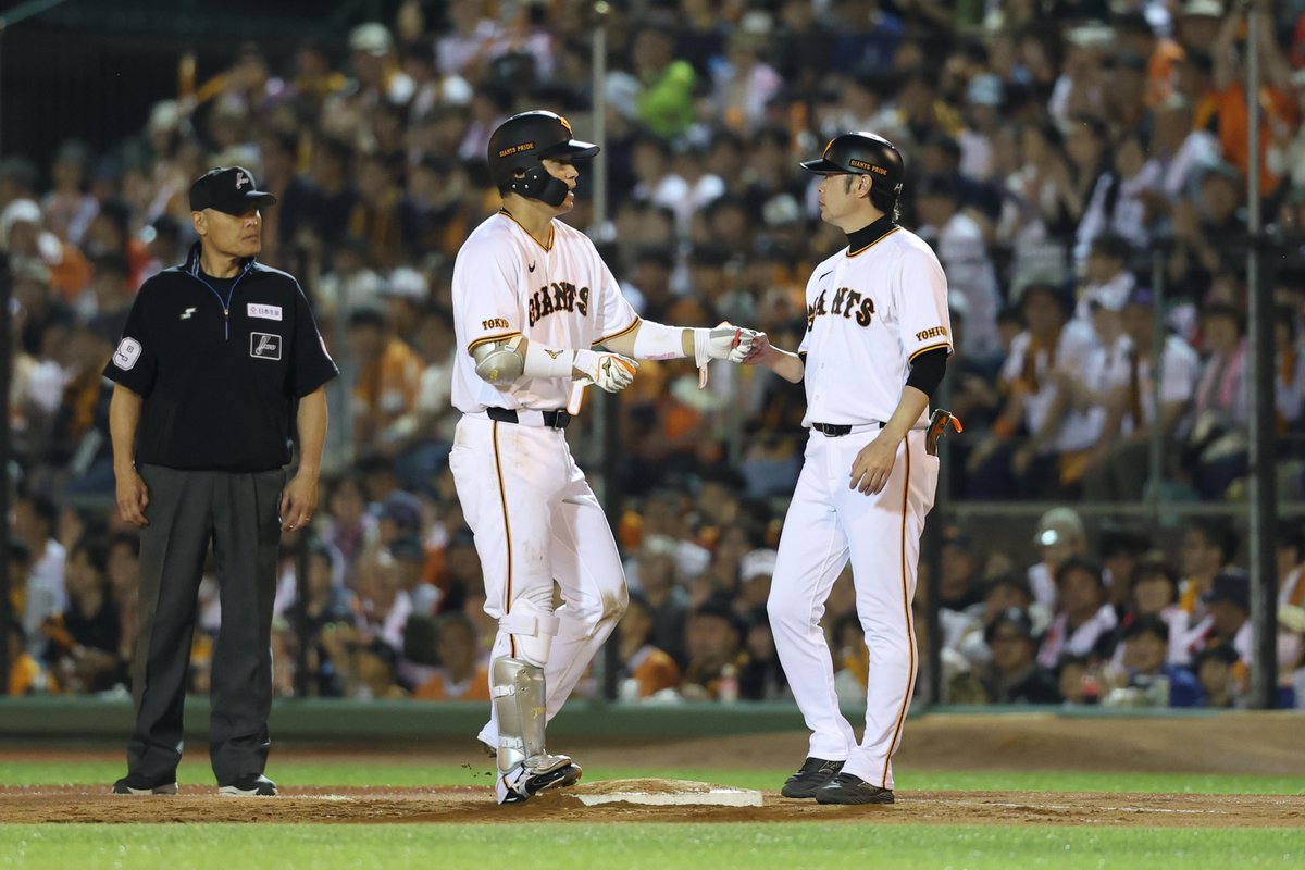 TokyoGiants's tweet photo. 【八回裏】巨人 3-3 ヤクルト

一死から #大城卓三 選手が中前安打で出塁する👍 https://t.co/jFI0cweNjD