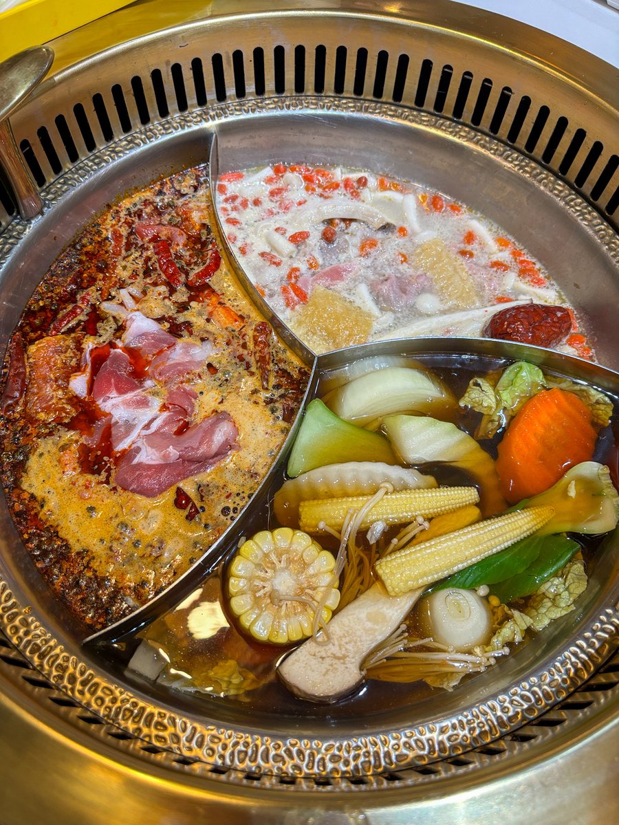 viewwrs's tweet photo. Shabu land 389฿net

เดิมทีเป็นร้าน Angbao Hotpot แต่เขาเปลี่ยนชื่อร้าน ตอนนี้มีไอติมแม็กนั่มและเค้กไม่อั้น เอาจริงร้านอยู่ได้ไง ขายราคานี้อะ 
📍Stadium one บรรทัดทอง https://t.co/KgTwkXhhvA