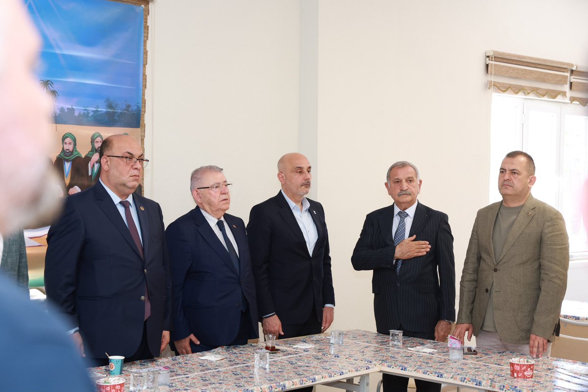 AkKahramanmaras's tweet photo. Kahramanmaraş Erenler Kültür Derneği tarafından düzenlenen "Aşure Programına" katıldık.🥣

Muharrem Ayının insanlığa barış, kardeşlik ve huzur getirmesine vesile olmasını diler, birliğin, beraberliğin, bereketin ve paylaşmanın adı aşure ikramlarından dolayı Erenler Kültür Derneği’ne teşekkür ederiz. 
Allah kabul etsin.🤲

#AKParti 
#Kahramanmaraş 🇹🇷