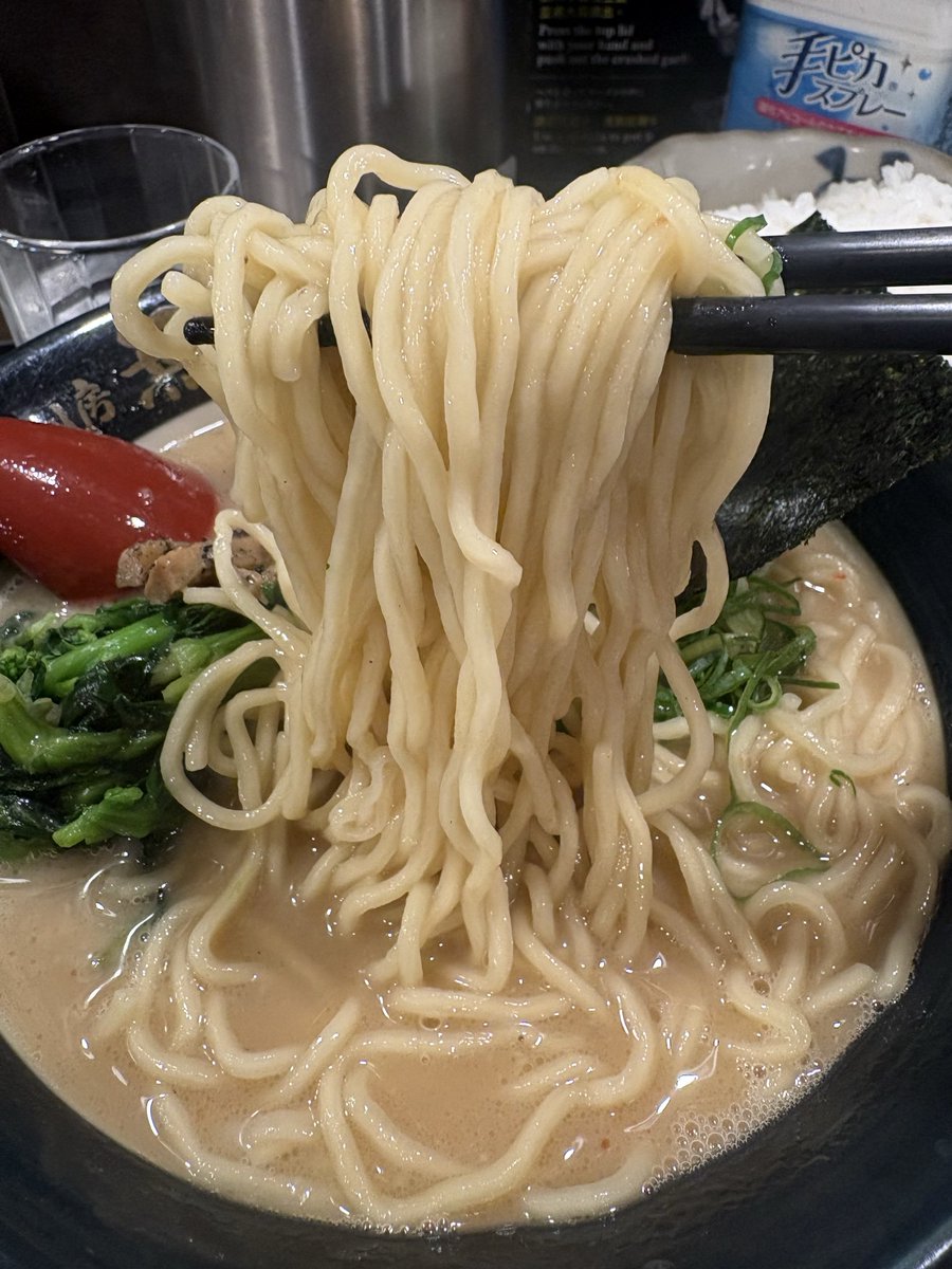 UMB102def's tweet photo. 南池袋 / 麺創房 無敵家
 🔸カニみそ麺 大盛無料+ライス  ¥1530

今年201杯メ〜ん？以前偵察したら外待ち多数でUターン💧外部戦力あんちゃんのお薦め店🍜に初凸❣️😁

創業1998年の超人気店ながら薦められるまで知らなかったポンコツです🤣

🦀ミソとか✨簡単に釣られますね♪😅カニカニパニックにはならなかったけど💦超クリミーで独特のスープやったな💕😋