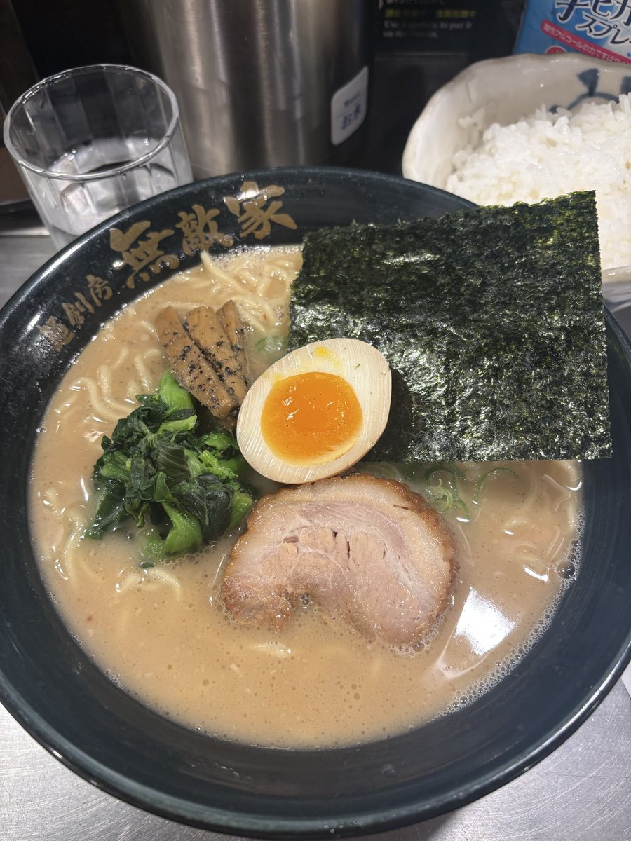 UMB102def's tweet photo. 南池袋 / 麺創房 無敵家
 🔸カニみそ麺 大盛無料+ライス  ¥1530

今年201杯メ〜ん？以前偵察したら外待ち多数でUターン💧外部戦力あんちゃんのお薦め店🍜に初凸❣️😁

創業1998年の超人気店ながら薦められるまで知らなかったポンコツです🤣

🦀ミソとか✨簡単に釣られますね♪😅カニカニパニックにはならなかったけど💦超クリミーで独特のスープやったな💕😋