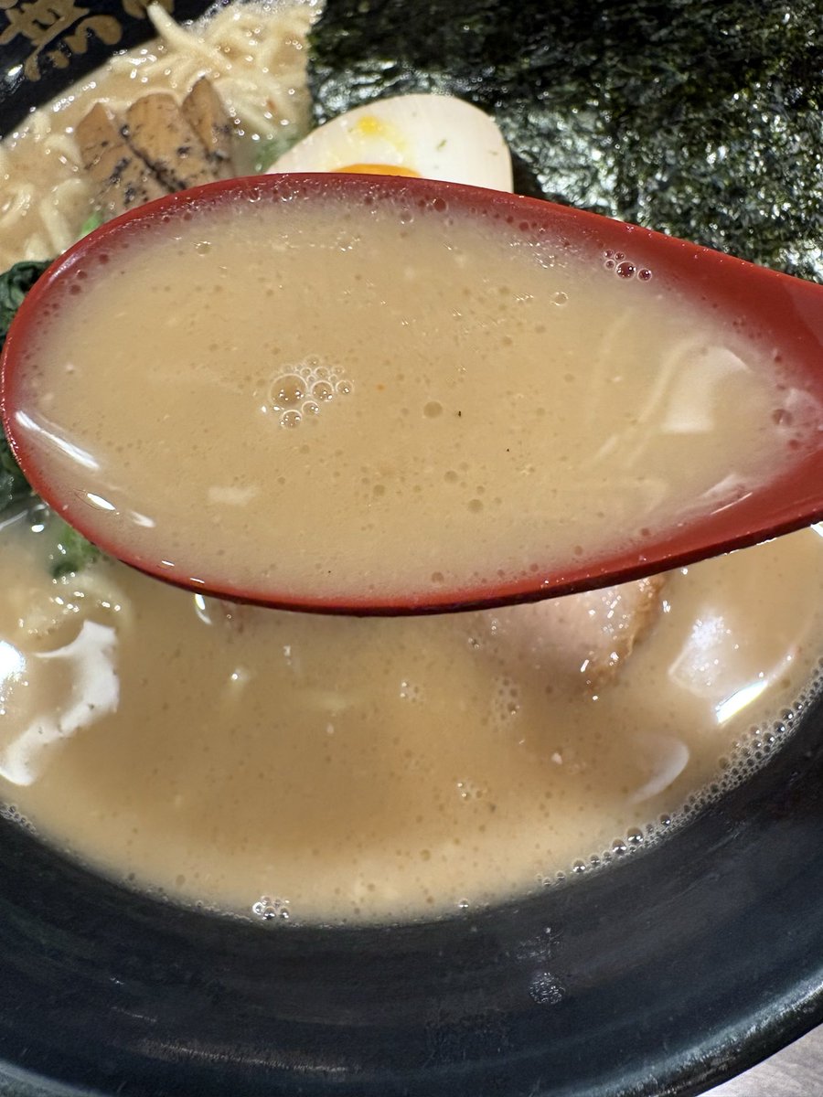 UMB102def's tweet photo. 南池袋 / 麺創房 無敵家
 🔸カニみそ麺 大盛無料+ライス  ¥1530

今年201杯メ〜ん？以前偵察したら外待ち多数でUターン💧外部戦力あんちゃんのお薦め店🍜に初凸❣️😁

創業1998年の超人気店ながら薦められるまで知らなかったポンコツです🤣

🦀ミソとか✨簡単に釣られますね♪😅カニカニパニックにはならなかったけど💦超クリミーで独特のスープやったな💕😋