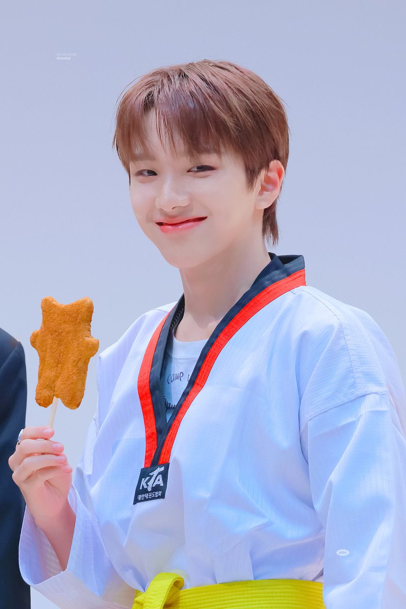 dexibb's tweet photo. 눈물난다   2년전에는 피카츄돈까스 맛있는부분 자기가 보고있었는데 운학이 이제존 나 아이돌돼서 피카츄 소스뿌려진부분 우리한테 보여줌....아......................... https://t.co/1cY1TvIc1M