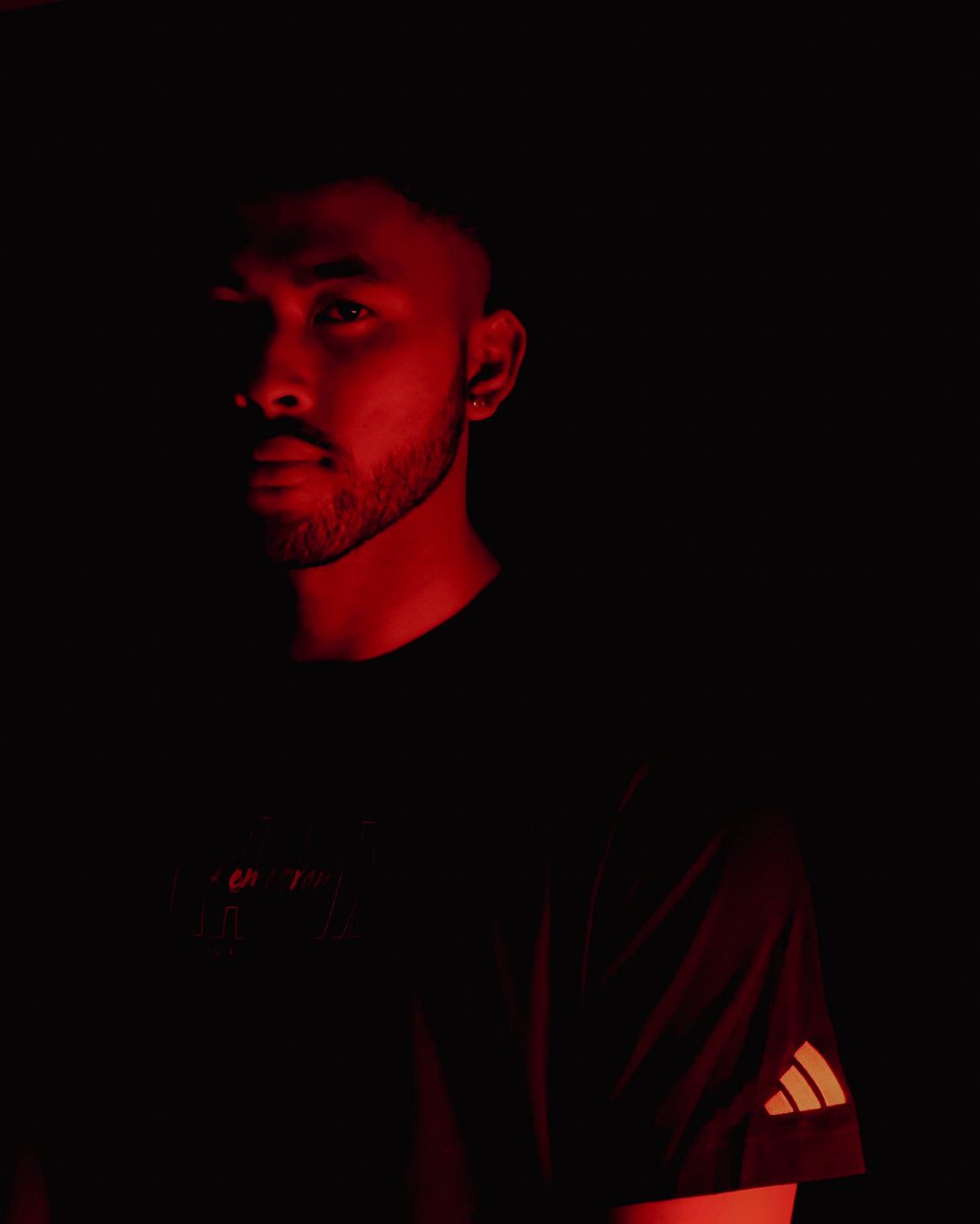 Persija_Jkt's tweet photo. New colors. New chapter. 👆🏻🔴

“Saya melihat ini sebagai tantangan baru sekaligus kesempatan yang luar biasa untuk karier sepak bola profesional saya.” — Aqil Savik.

#TheNewChapter #Persija https://t.co/G32ceIYcYG