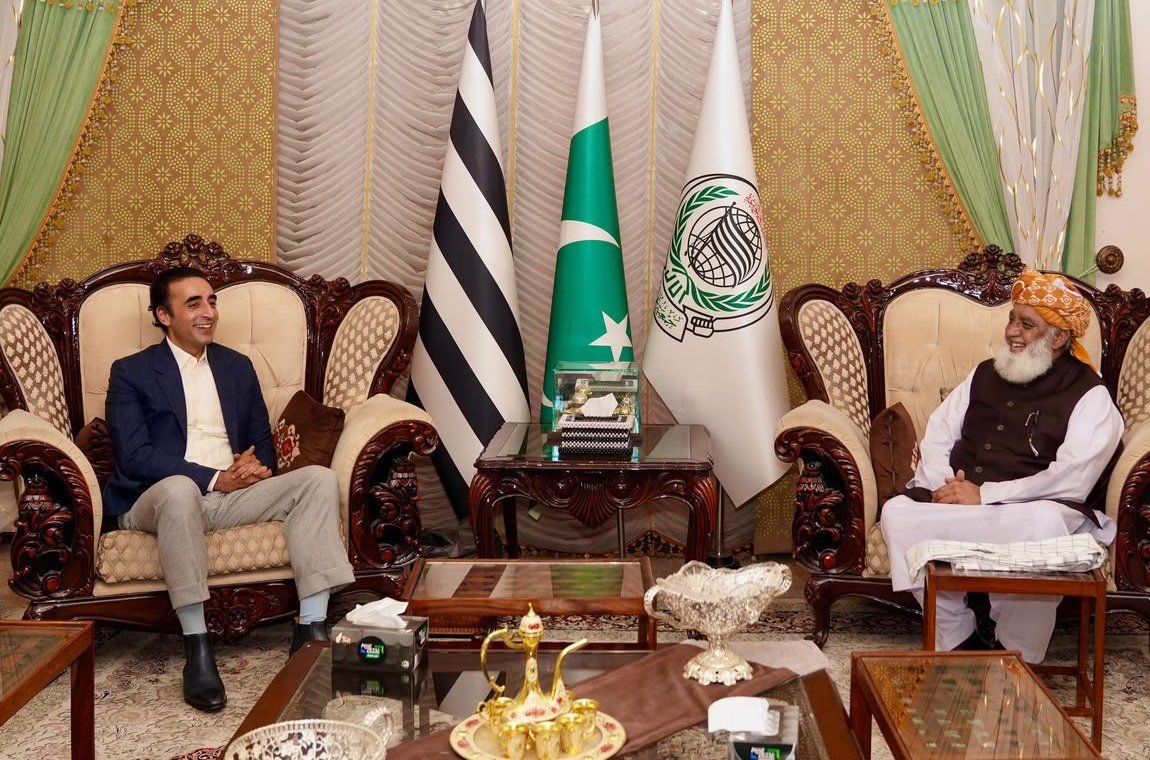 ShakeelChPPP's tweet photo. چیئرمین پاکستان پیپلز پارٹی بلاول بھٹو زرداری کی جمعیت علمائے اسلام کے سربراہ مولانا فضل الرحمان سے ملاقات، ملکی سیاست سے متعلق مختلف امور پر بات چیت 

@BBhuttoZardari https://t.co/DXqYhnKGdG
