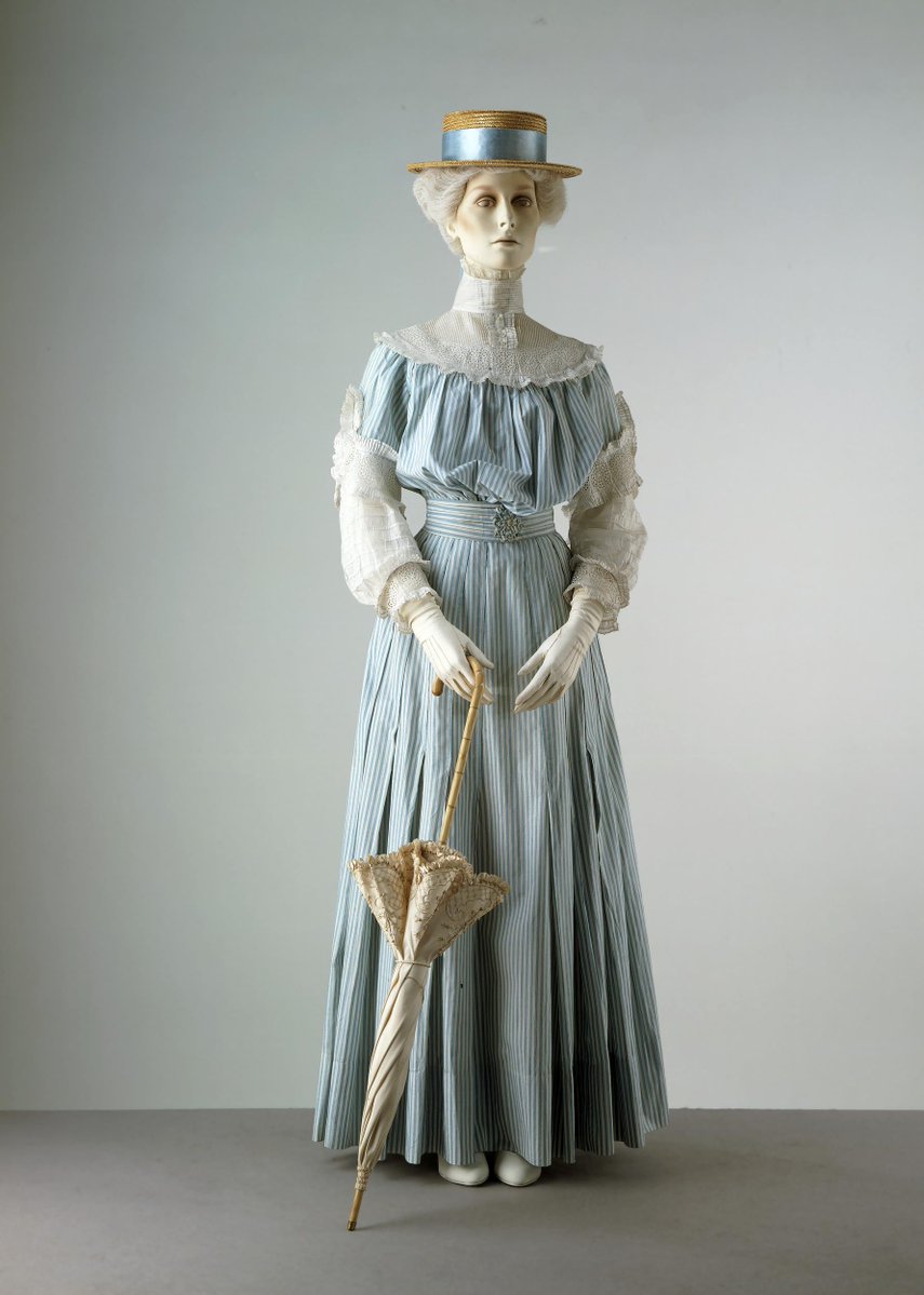 wikivictorian's tweet photo. Seaside ensemble, 1905. Victoria and Albert Museum. https://t.co/XK4EQAmdHc