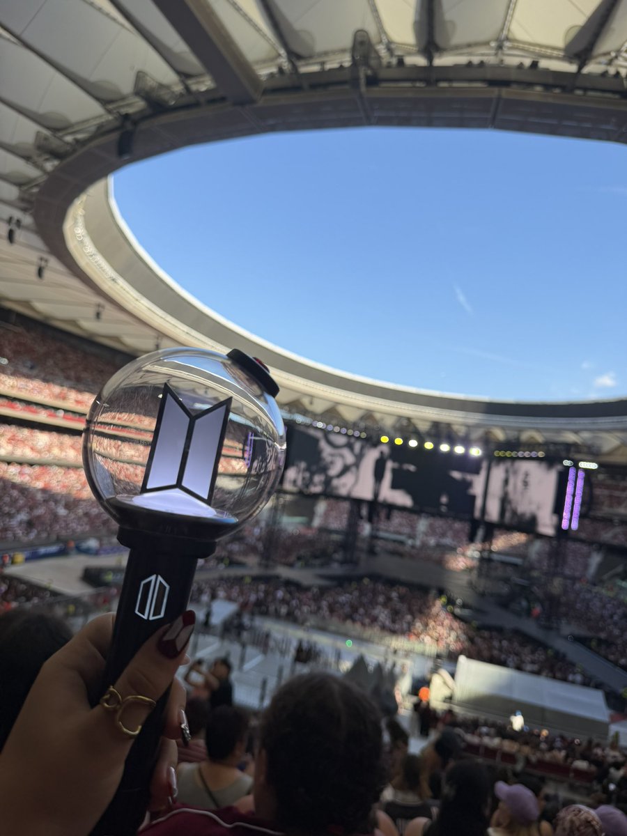 carol⁷ 🇵🇹 SAW BTS IN MADRID & twice tweet media