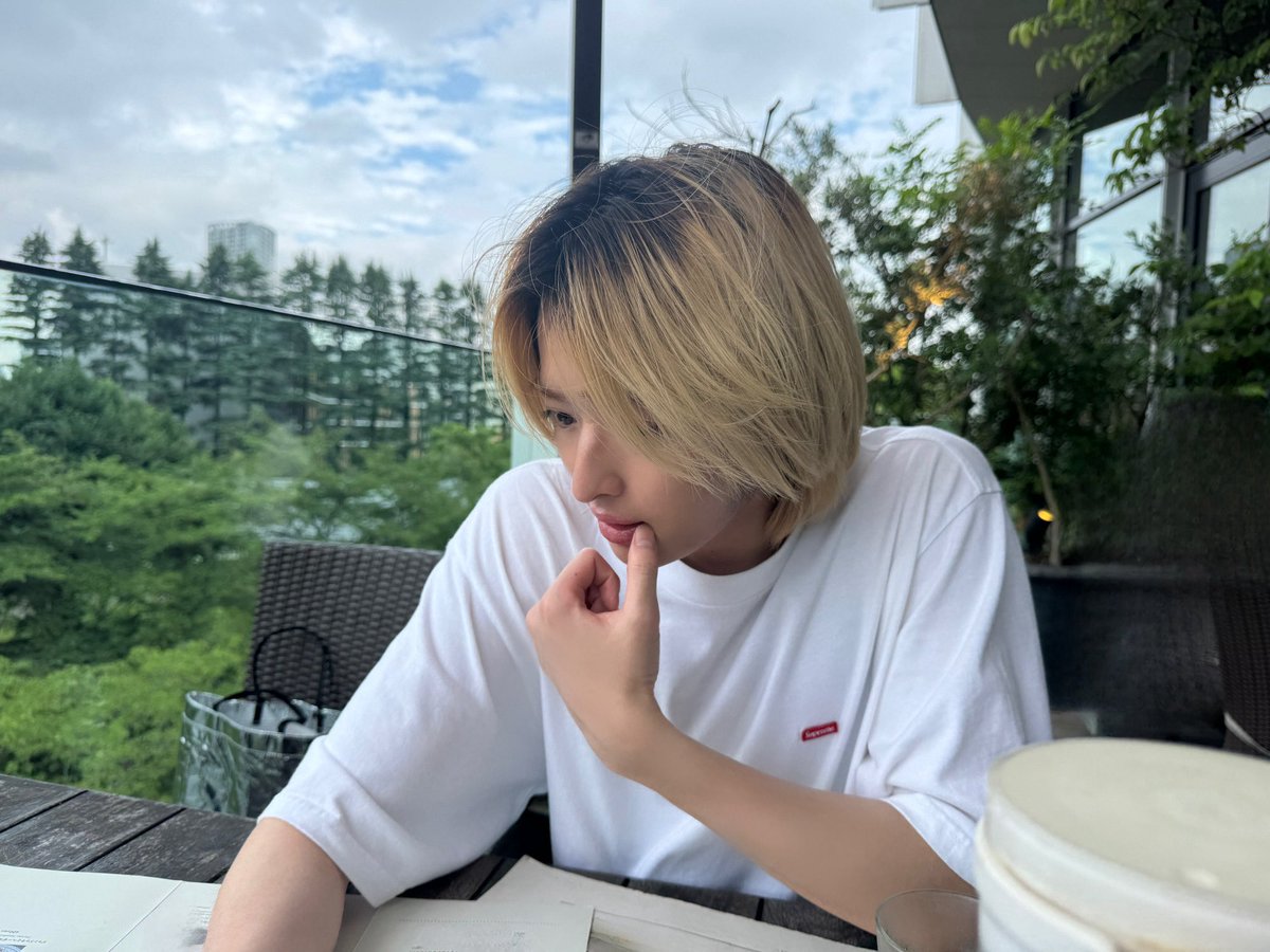 nanato_staff's tweet photo. なんかついてる
な、七音さん
(七音さんはよくお口になにかを付けておられます)
#谷原七音 #金髪 #メロ https://t.co/H5TDlAAKkU