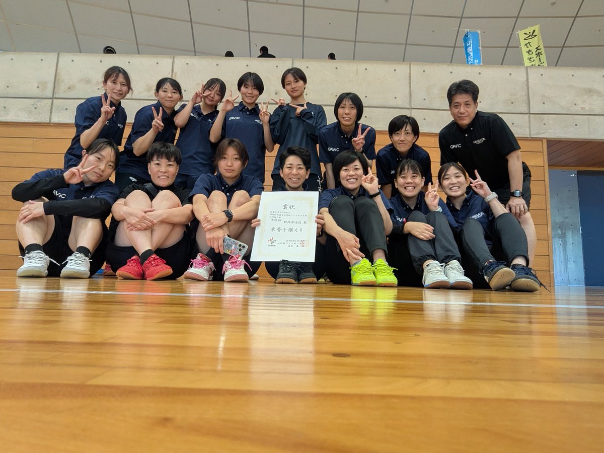 logar2005's tweet photo. 【#トリムカップ北信越大会 】
6/27.28にかきざきドームで行われたトリムカップ北信越大会に、選手、スタッフが参加してきました。
結果は1勝1分1敗で3年連続の準優勝。
全国を目指して闘った分とても悔しい結果となりました。
この悔しさをバネにリーグ戦では地域CL出場を掴みたいと思います！！！ https://t.co/XETEdxf7YR