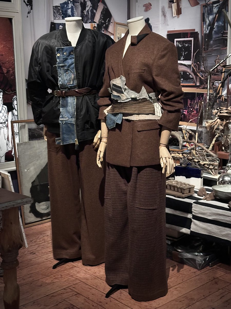 AKIRANAKA_'s tweet photo. ANTWERP SIX展にて。
学生当時担任だったウォルターからはよくA6の話を聞いた。アントワープにはやはりクリエイティブなスピリットがある。そして、ここには今のファッションが忘れかけている大切な何かが確かにある。 https://t.co/zujvQqoKzB