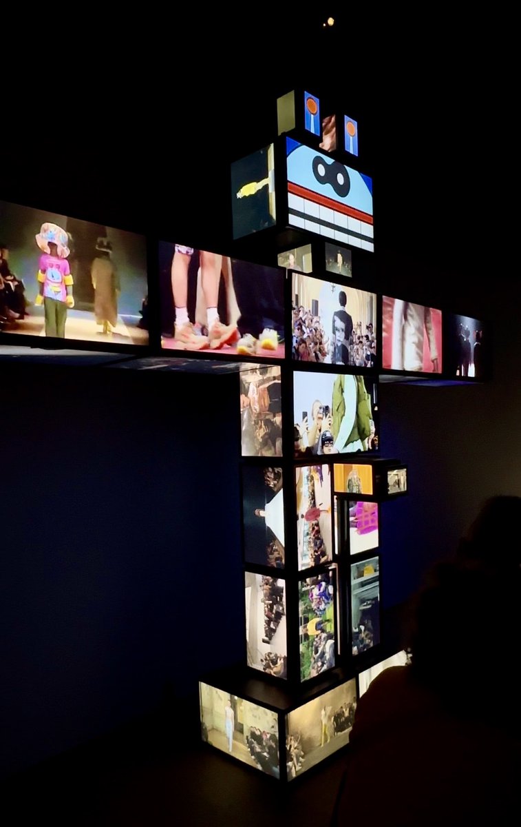 AKIRANAKA_'s tweet photo. ANTWERP SIX展にて。
学生当時担任だったウォルターからはよくA6の話を聞いた。アントワープにはやはりクリエイティブなスピリットがある。そして、ここには今のファッションが忘れかけている大切な何かが確かにある。 https://t.co/zujvQqoKzB