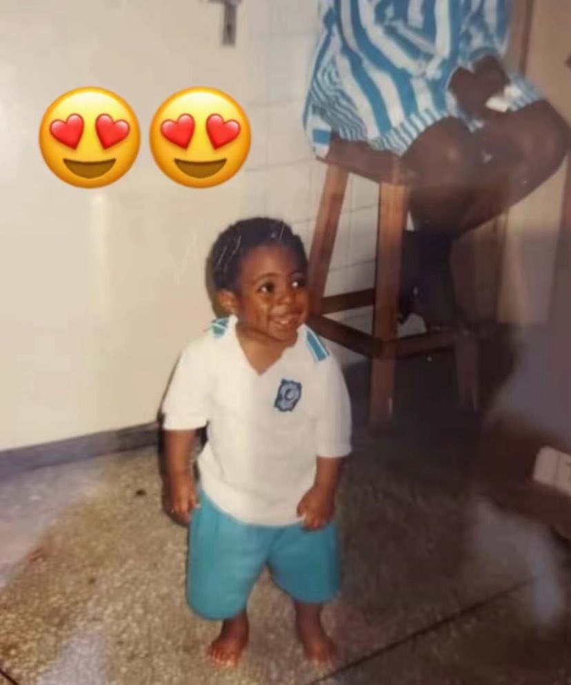 _gonehardSZN's tweet photo. Who is DAVIDO ADELEKE?
...
to the blind, his music is the light. 
to the hungry, his music is bread. 
to the sick, his music the cure. 
to the sad, his music is joy
to the poor, his music is treasure. he's is everything  @davido IS THE GREATEST.I love you king! https://t.co/kQtUGEaI50