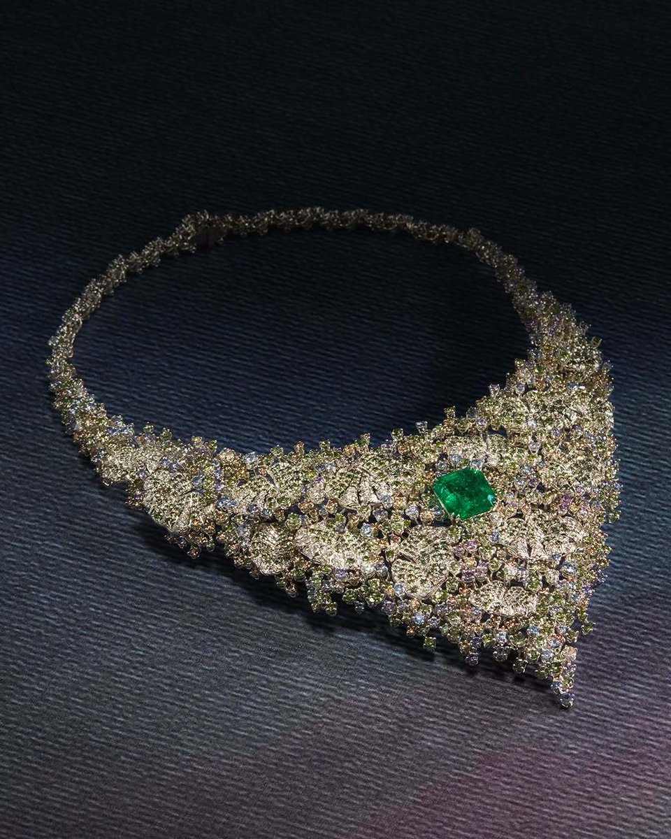 ItalianQuality's tweet photo. 📌 #MemberNews La bellezza come asset strategico: @DamianiOfficial lancia "Arte Maestra". 💍🎨
Un tributo ai grandi maestri dell'#arte che unisce alta #gioielleria e #savoirfaire italiano. 🇮🇹✨
Vai alla news 👉🏽 https://t.co/NFZB9iAomi https://t.co/J8HZ66LplP
