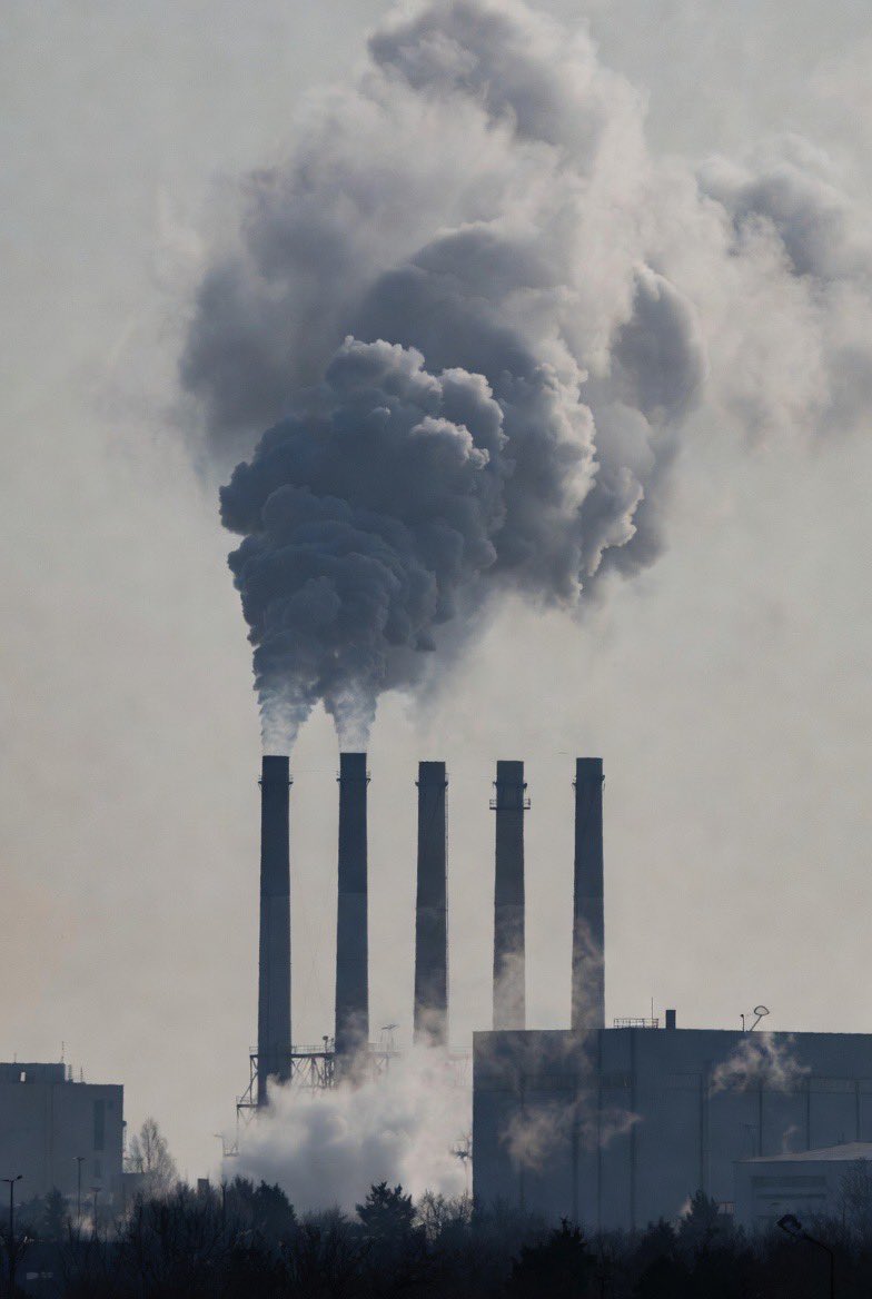 YourAnonOne's tweet photo. Air pollution kills about 7 million people every year, making it the world’s largest environmental health risk. 🩺 https://t.co/GSEPqjfkPJ
