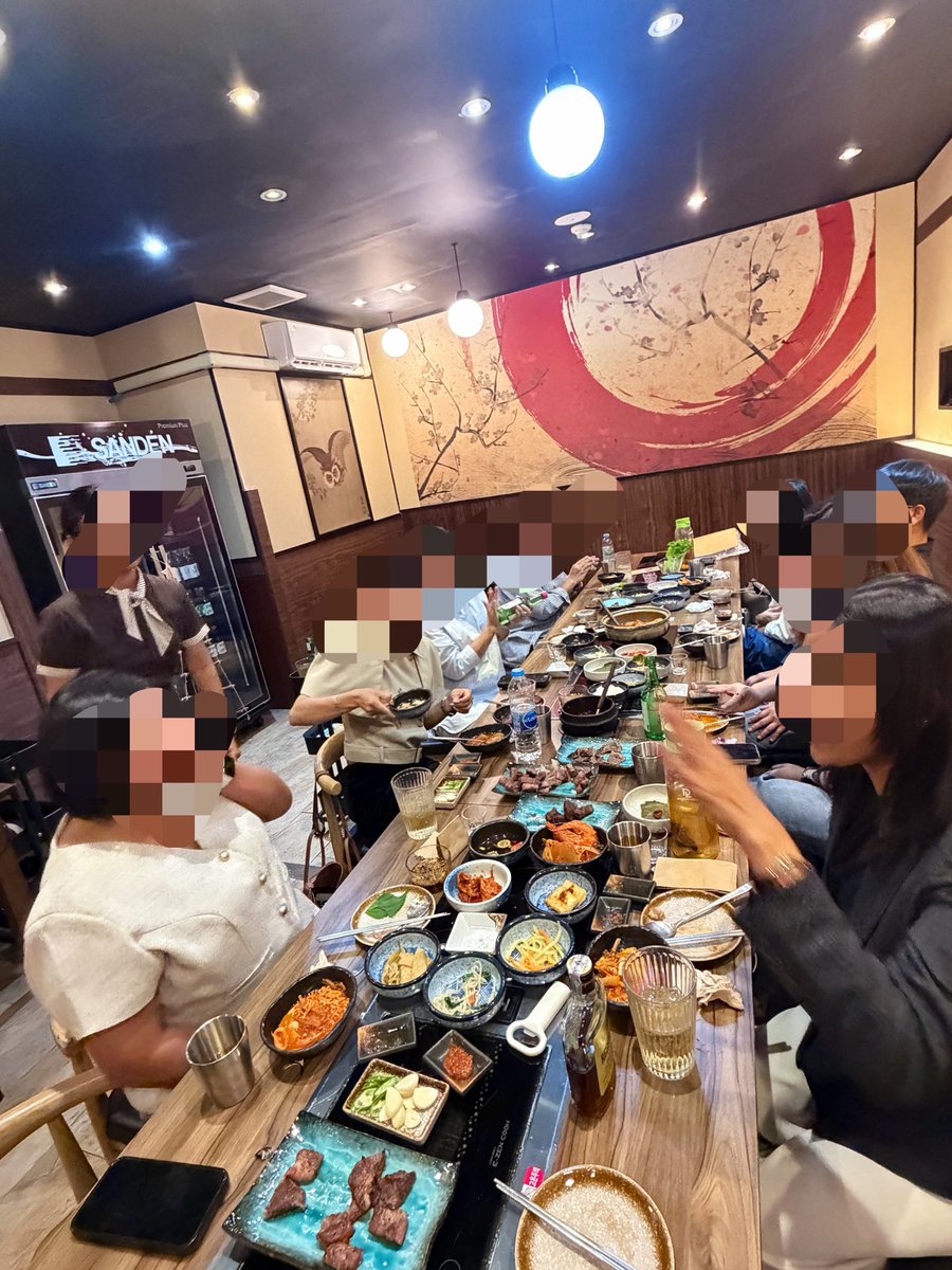 subuta1218's tweet photo. 会社のタイ人営業8人とご飯
営業と居ると元気だし楽しい https://t.co/Z16xAV3nfv