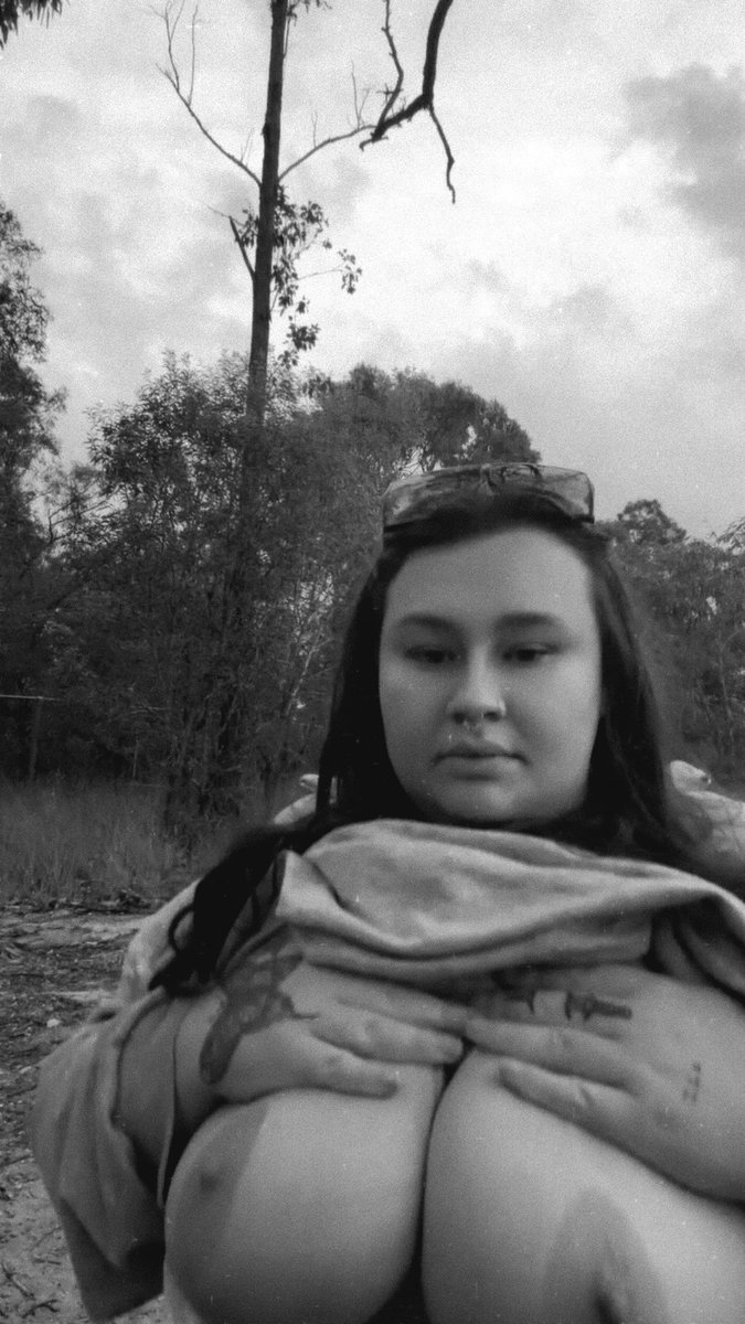 BusuttilTayla's tweet photo. 🌾🌲🌴almost got caught https://t.co/nwutpAjmbN